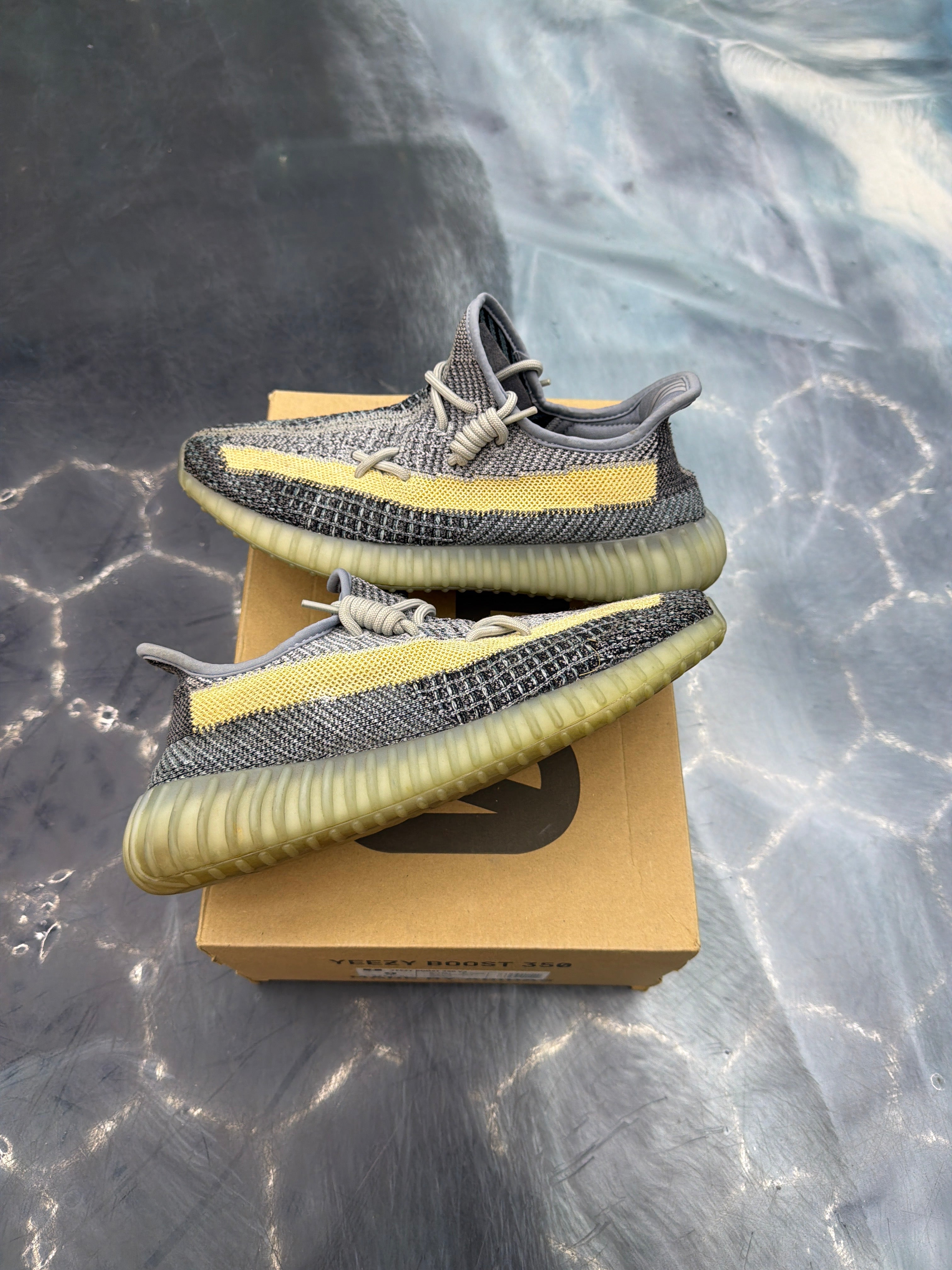 ADIDAS YEEZY BOOST 350 V2 ASH BLUE PRE OWNED SIZE 9