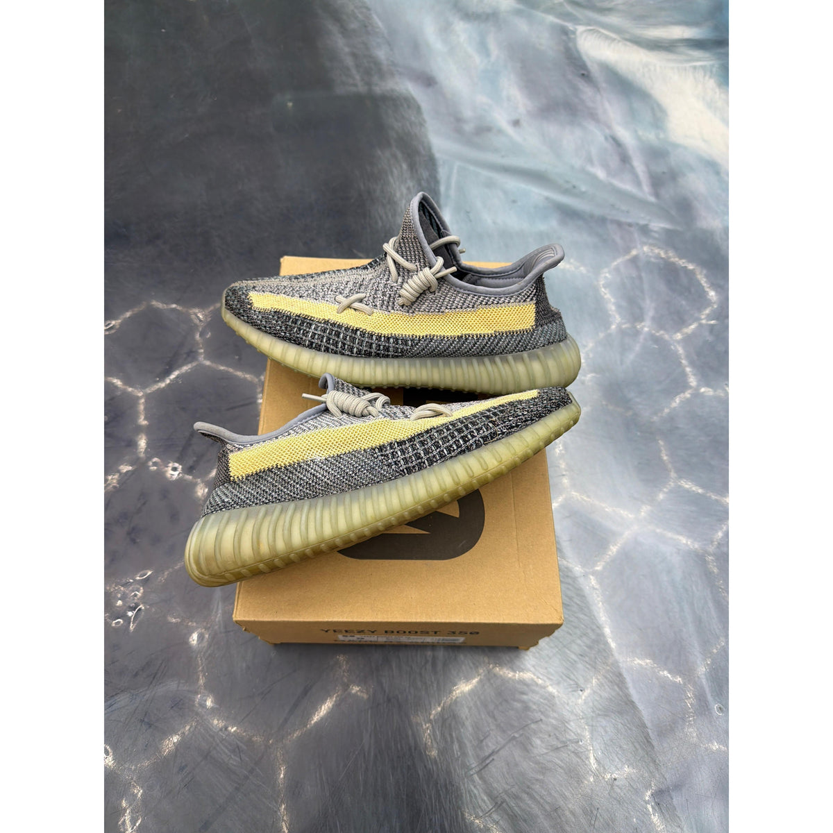 ADIDAS YEEZY BOOST 350 V2 ASH BLUE PRE OWNED SIZE 9