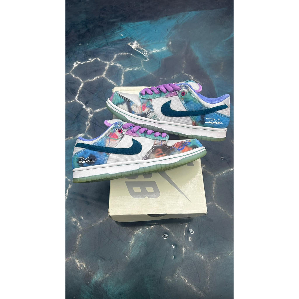 NIKE SB DUNK LOW FUTURA LABORATORIES BLEACHED AQUA PRE OWNED SIZE 8