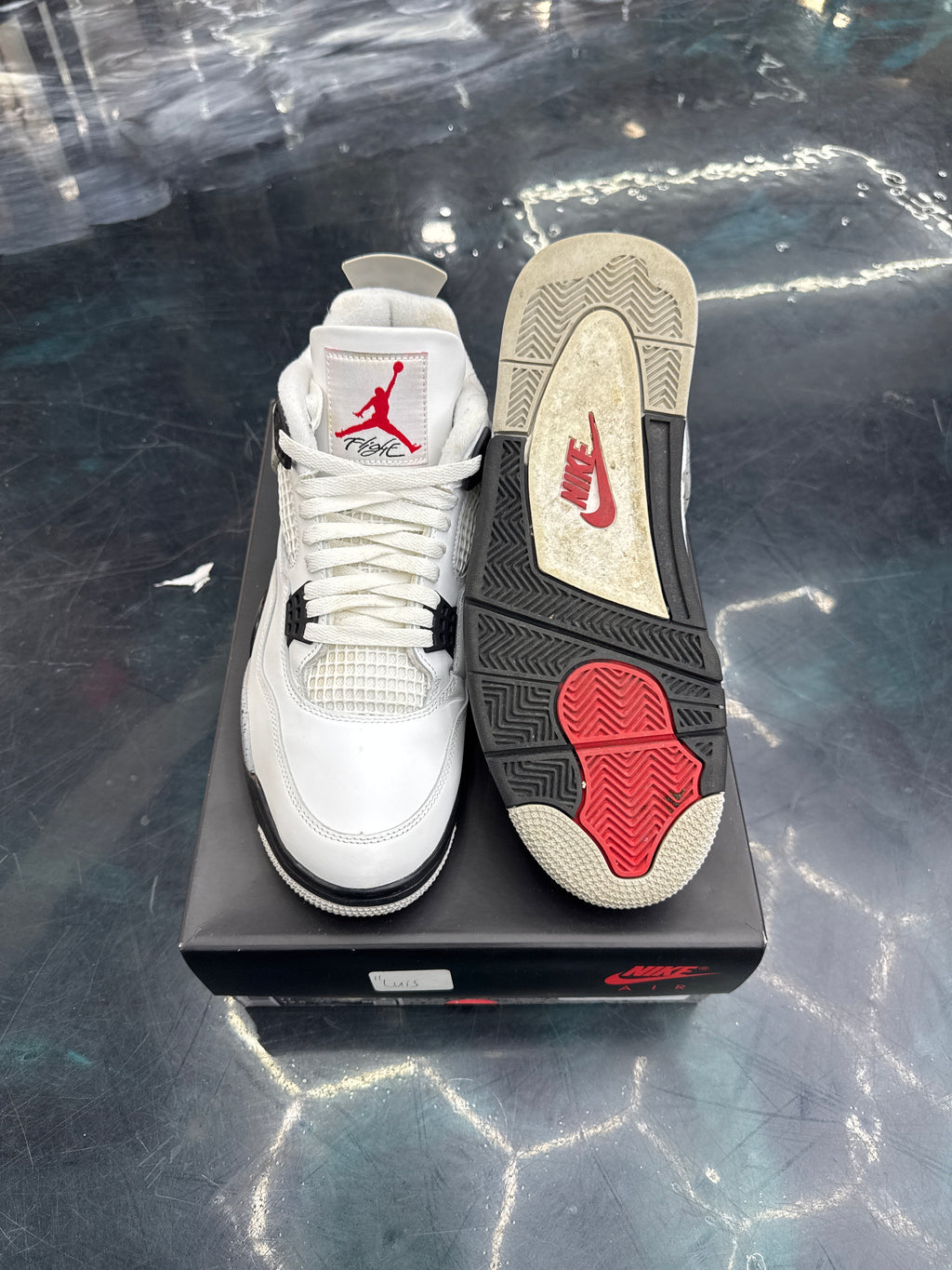 JORDAN 4 RETRO WHITE CEMENT PRE OWNED SIZE 11
