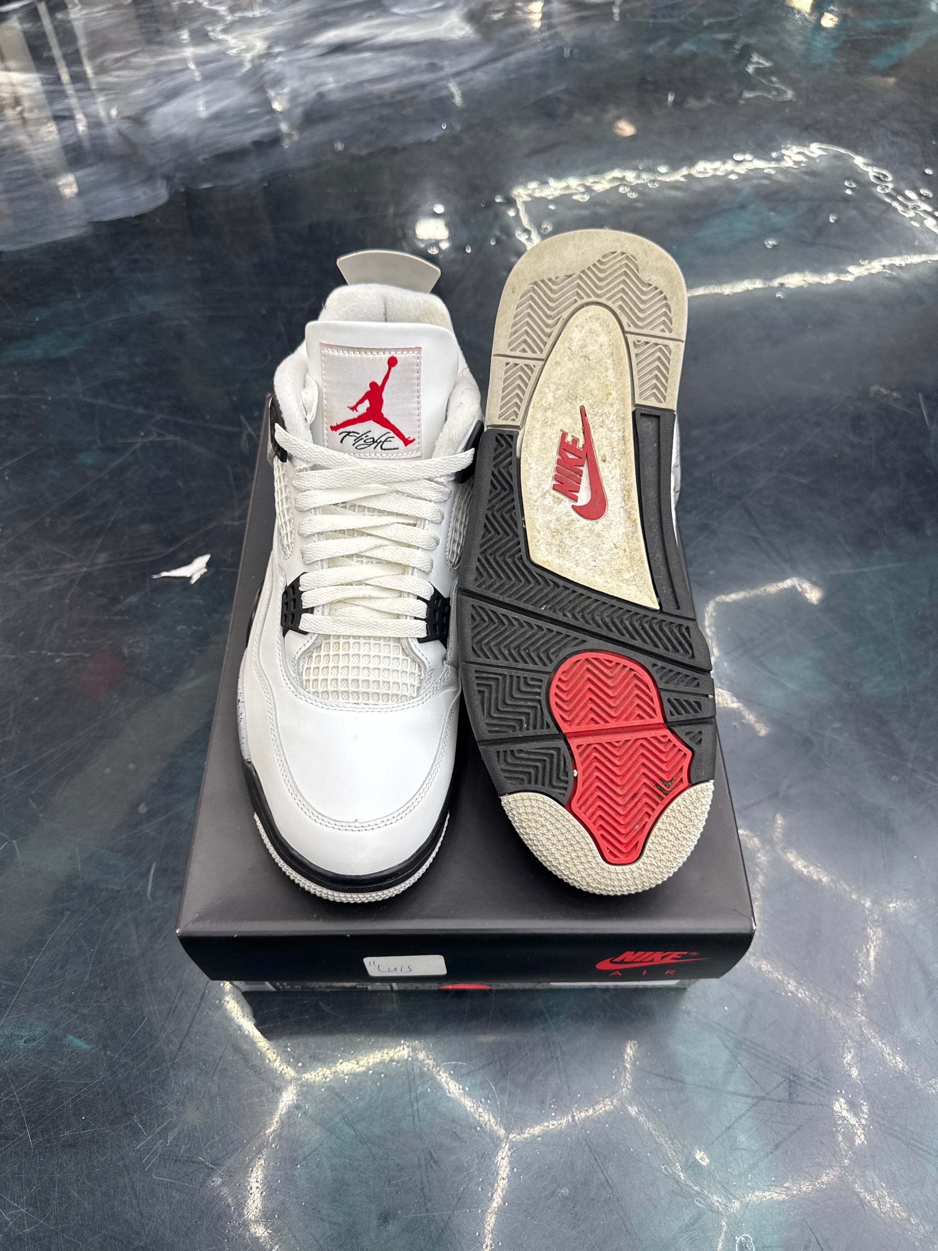 JORDAN 4 RETRO WHITE CEMENT PRE OWNED SIZE 11