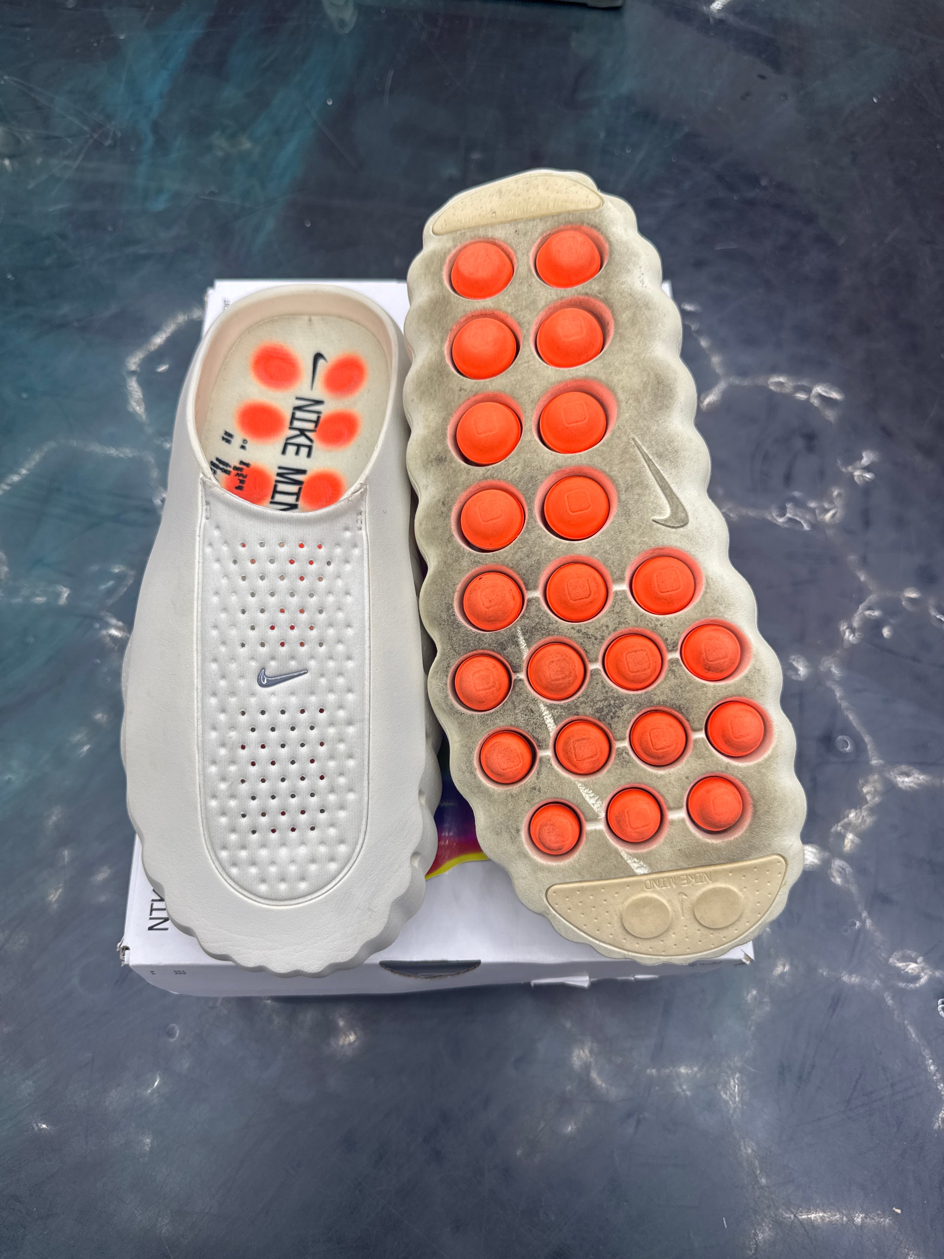 NIKE MIND 001 SLIDE LIGHT BONE PRE OWNED SIZE 14