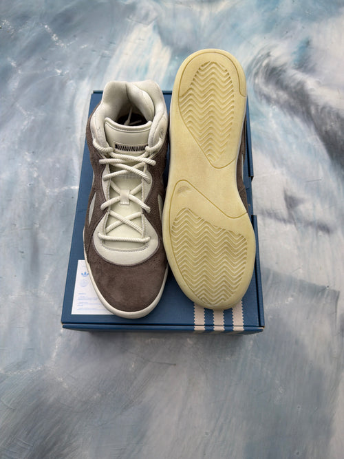 ADIDAS BADBO 1.0 BAD BUNNY BROWN PRE OWNED SIZE 9.5