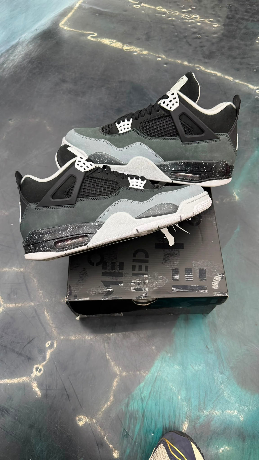 JORDAN 4 RETRO FEAR PRE OWNED SIZE 11
