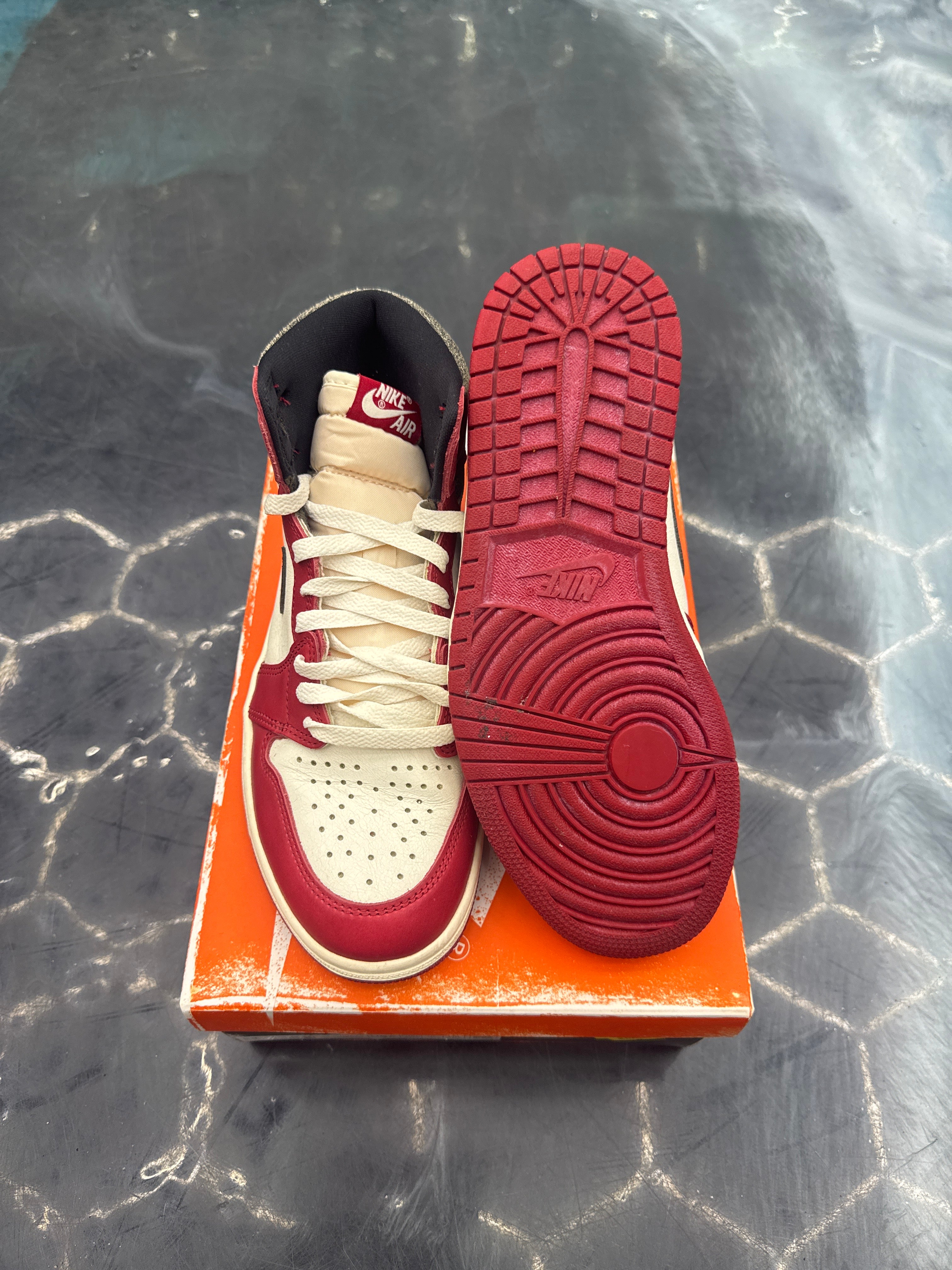 JORDAN 1 RETRO HIGH OG LOST AND FOUND PRE OWNED SIZE 7.5