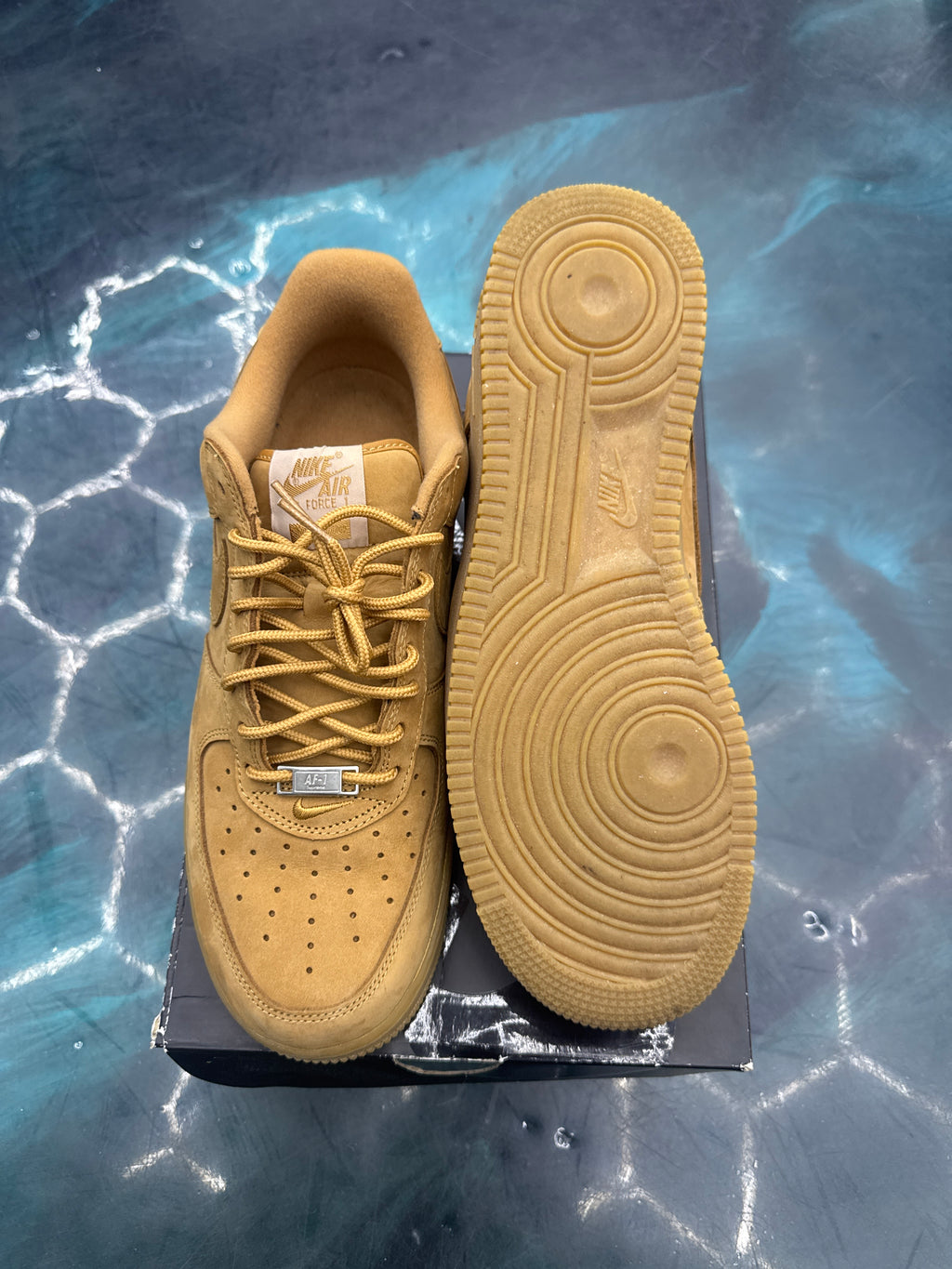NIKE AIR FORCE 1 LOW SP SUPREME WHEAT PRE OWNED SIZE 11