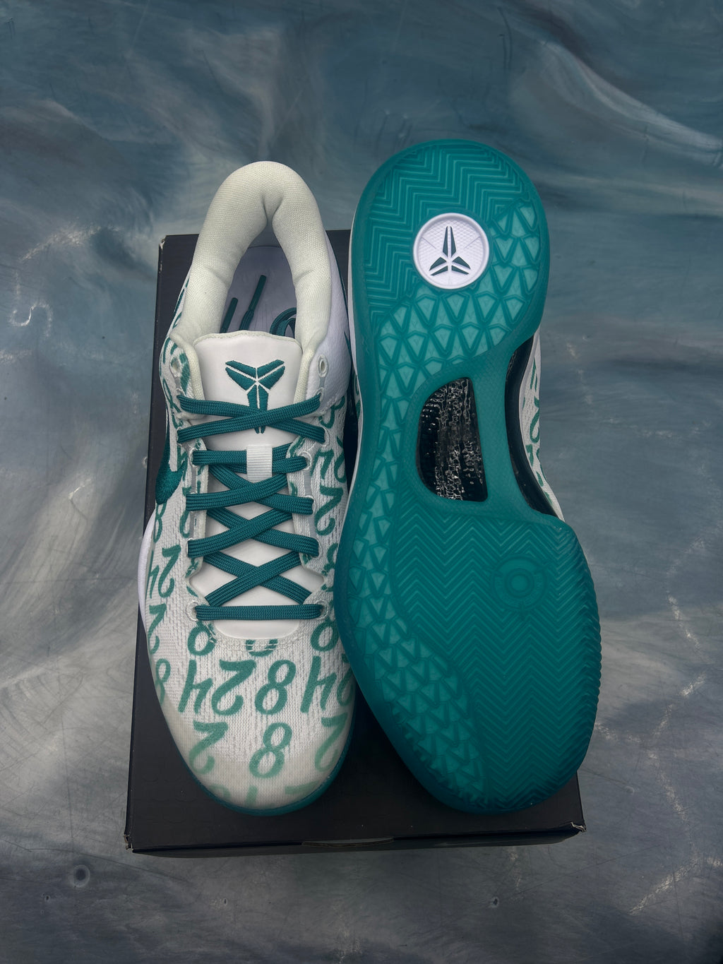 NIKE KOBE 8 PROTRO RADIANT EMERALD SIZE 8 BRAND NEW