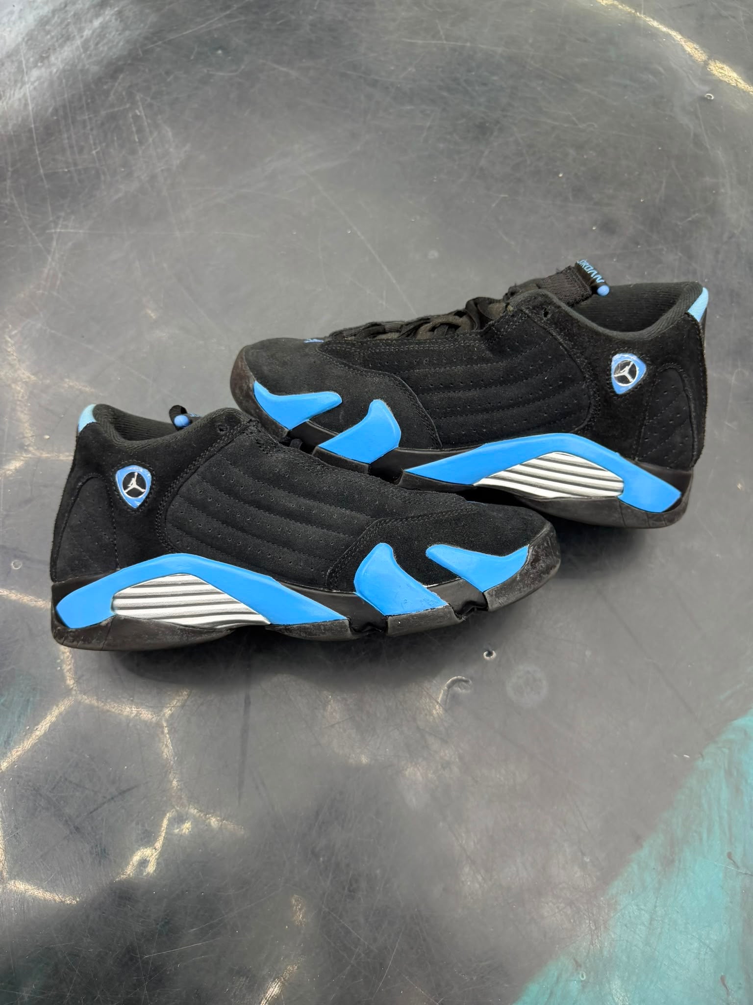 JORDAN 14 RETRO BLACK UNIVERSITY BLUE (2026) PRE OWNED SIZE 7Y