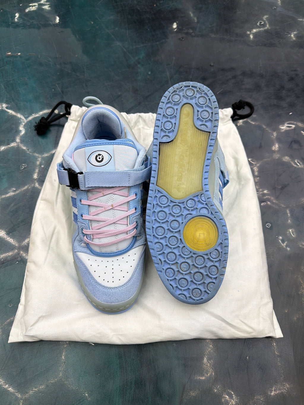 ADIDAS BAD BUNNY FORUM BUCKLE LOW BLUE TINT PRE OWNED SIZE 9.5