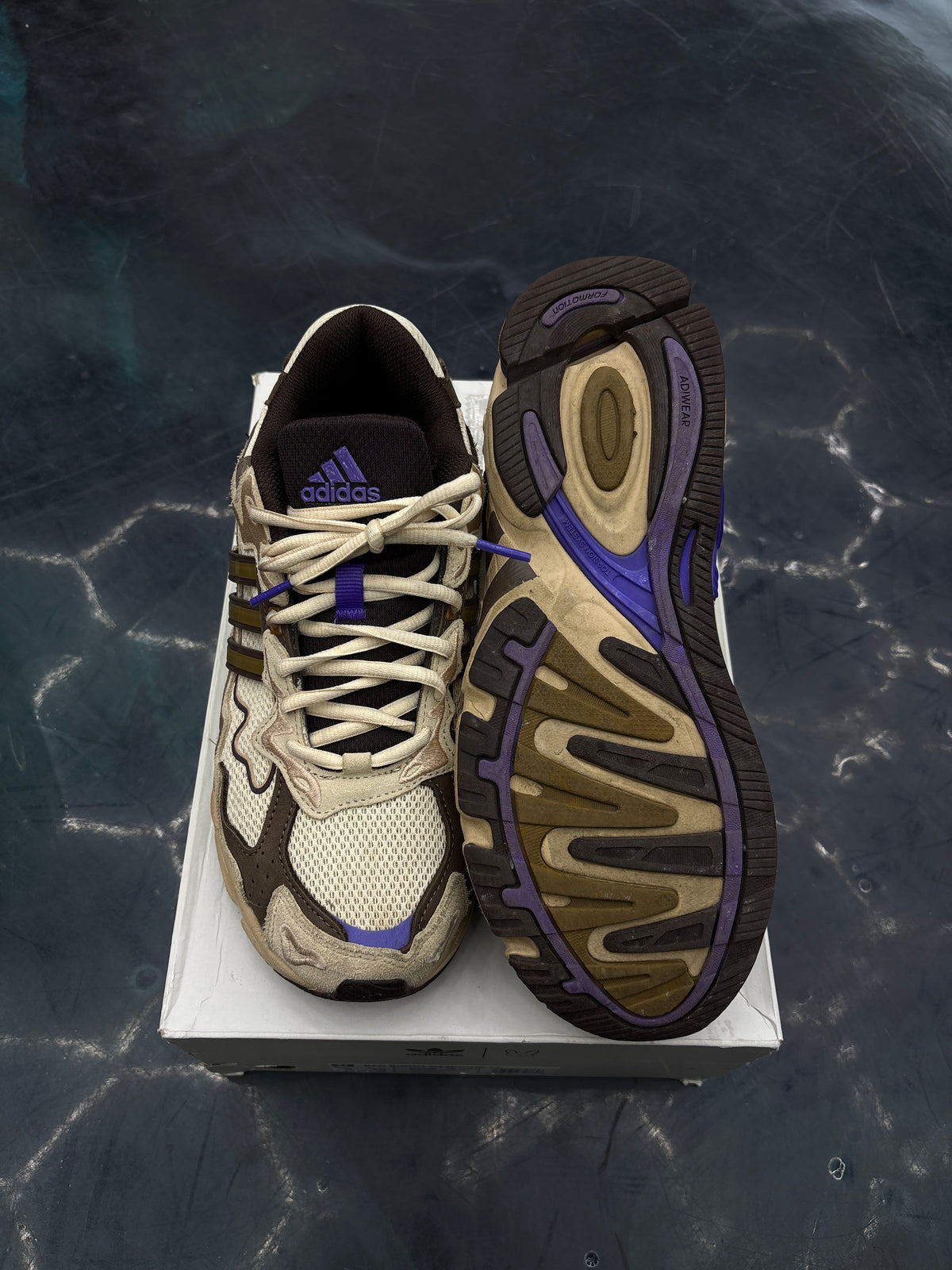ADIDAS RESPONSE CL BAD BUNNY PASO FINO PRE OWNED SIZE 9