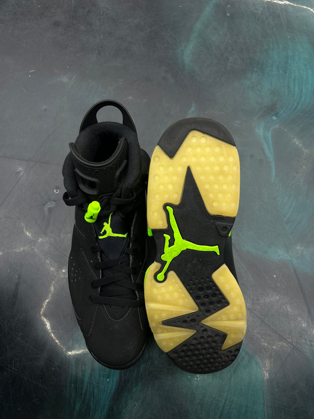 JORDAN 6 RETRO ELECTRIC GREEN PRE OWNED SIZE 11 NO BOX