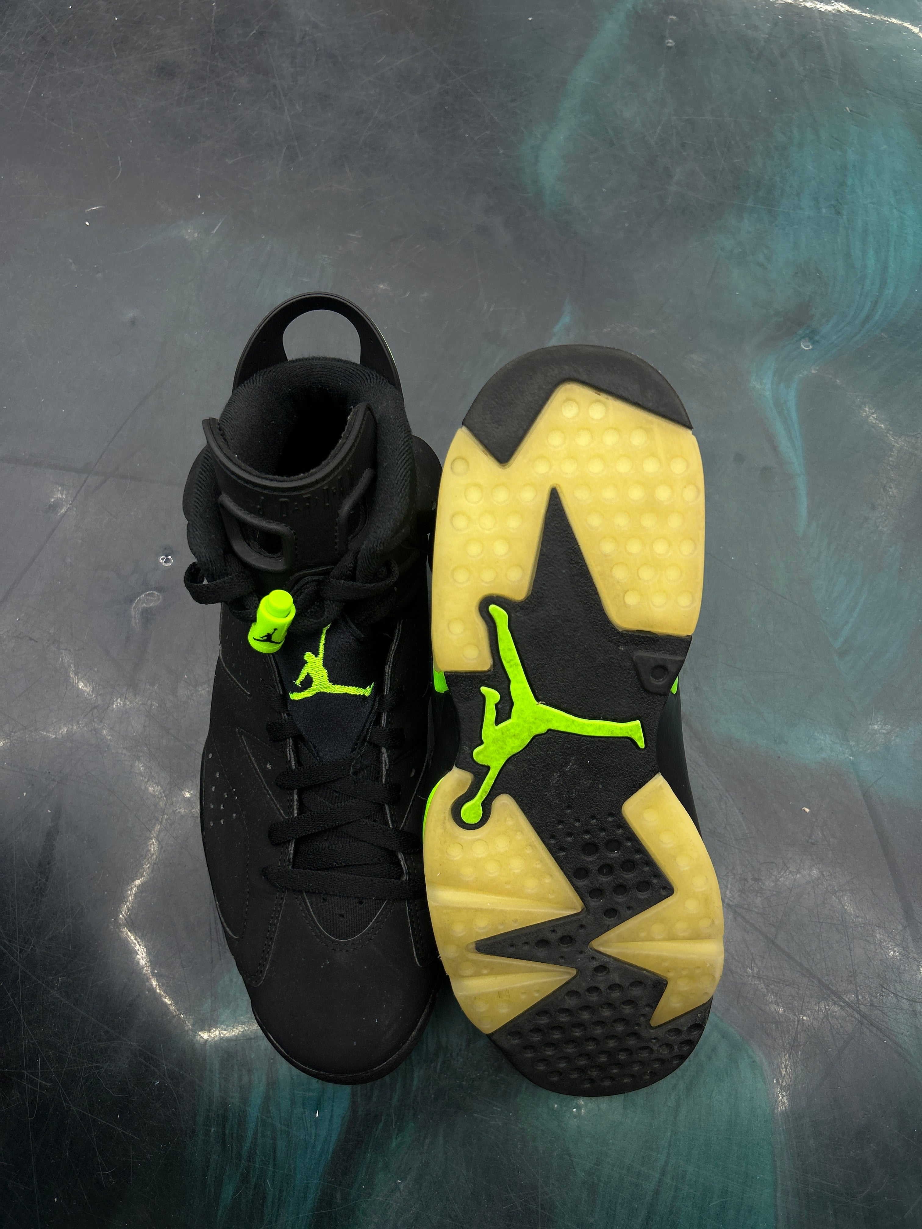 JORDAN 6 RETRO ELECTRIC GREEN PRE OWNED SIZE 11 NO BOX