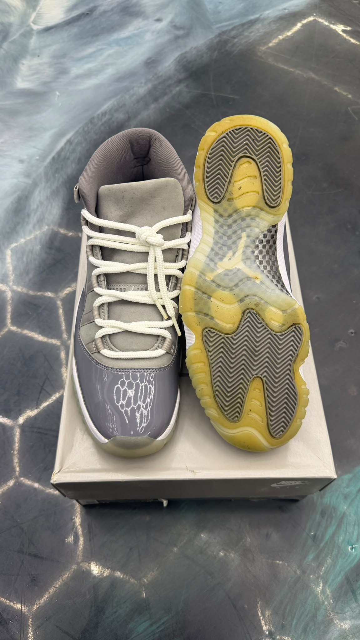 JORDAN 11 RETRO COOL GREY PRE OWNED Size 11