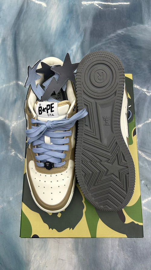A BATHING APE BAPE STA LOW #4 BEIGE SKY BLUE PRE OWNED SIZE 8