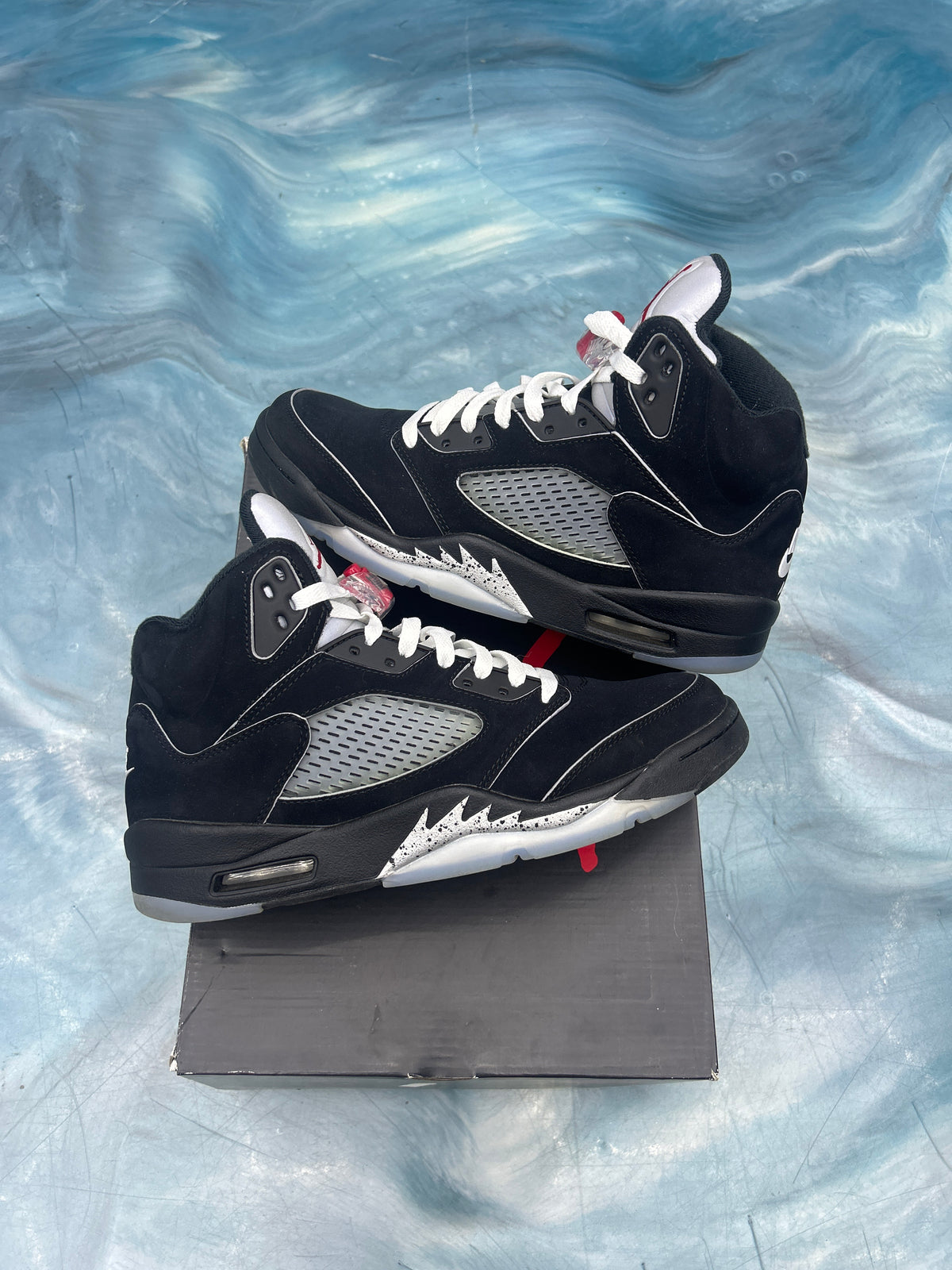 JORDAN 5 RETRO BLACK METALLIC PRE OWNED SIZE 9.5