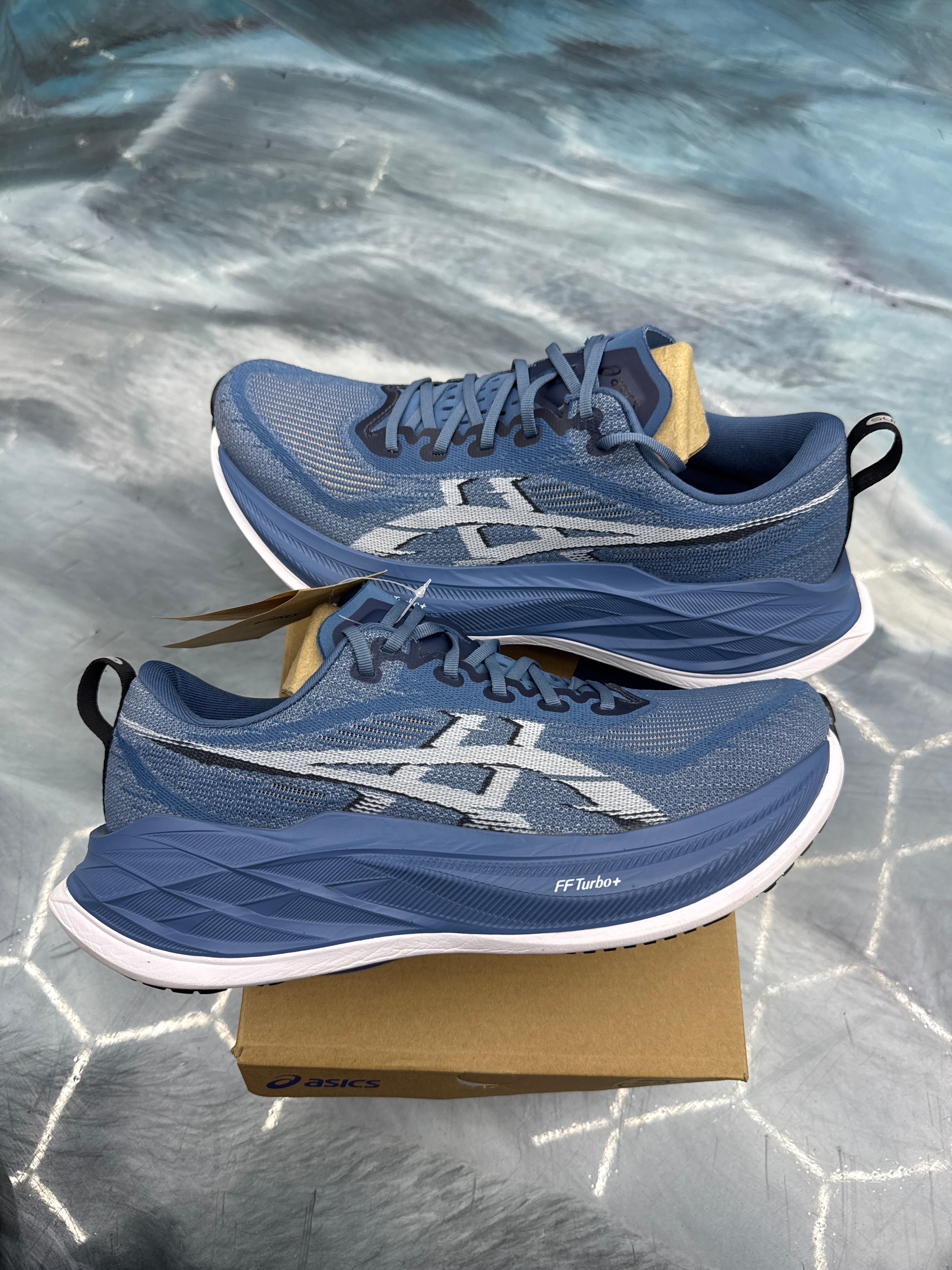 ASICS SUPERBLAST 2 WINTER SEA WHITE PRE OWNED SIZE 10.5