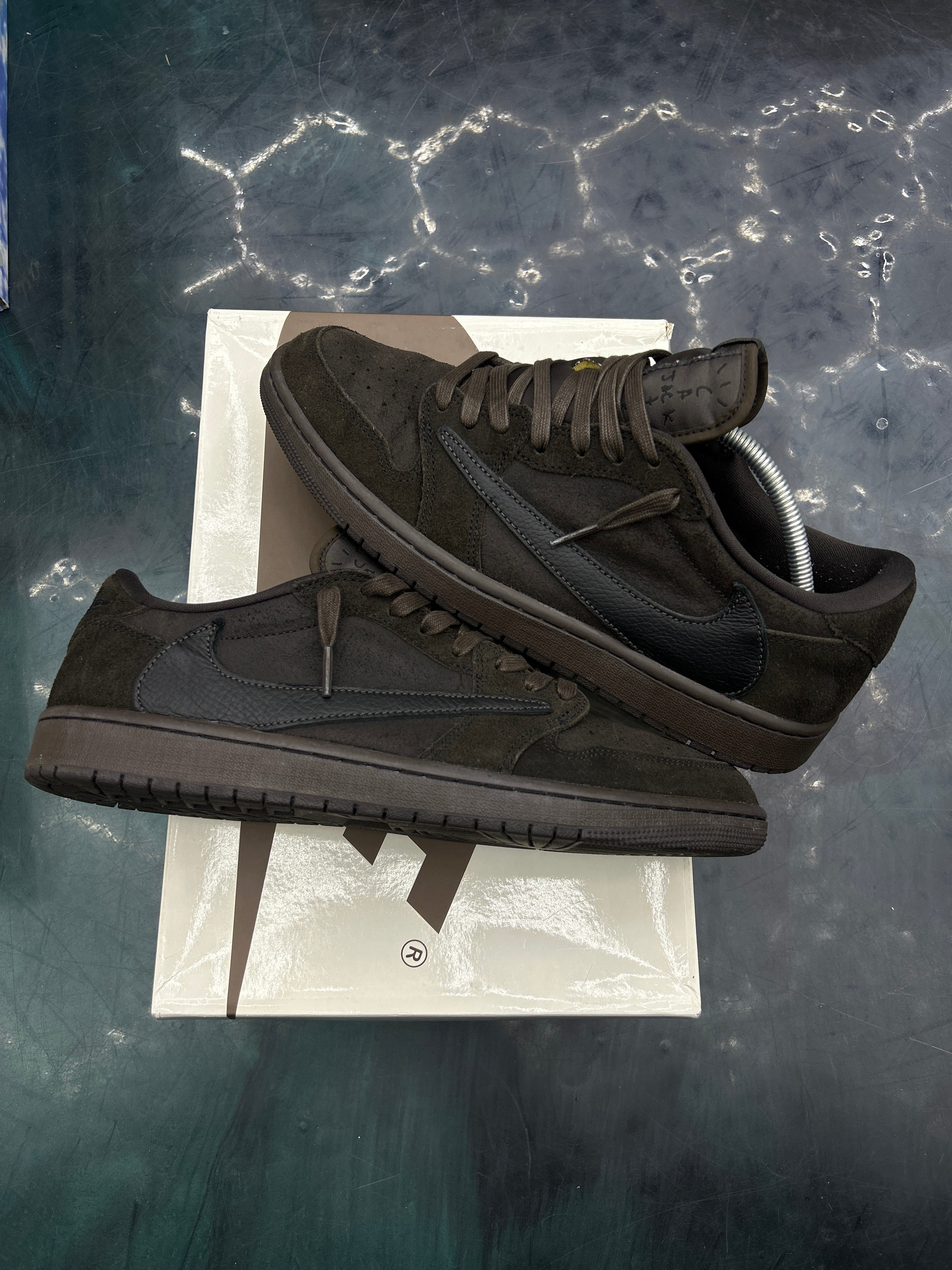 JORDAN 1 RETRO LOW OG SP TRAVIS SCOTT VELVET BROWN PRE OWNED SIZE 11