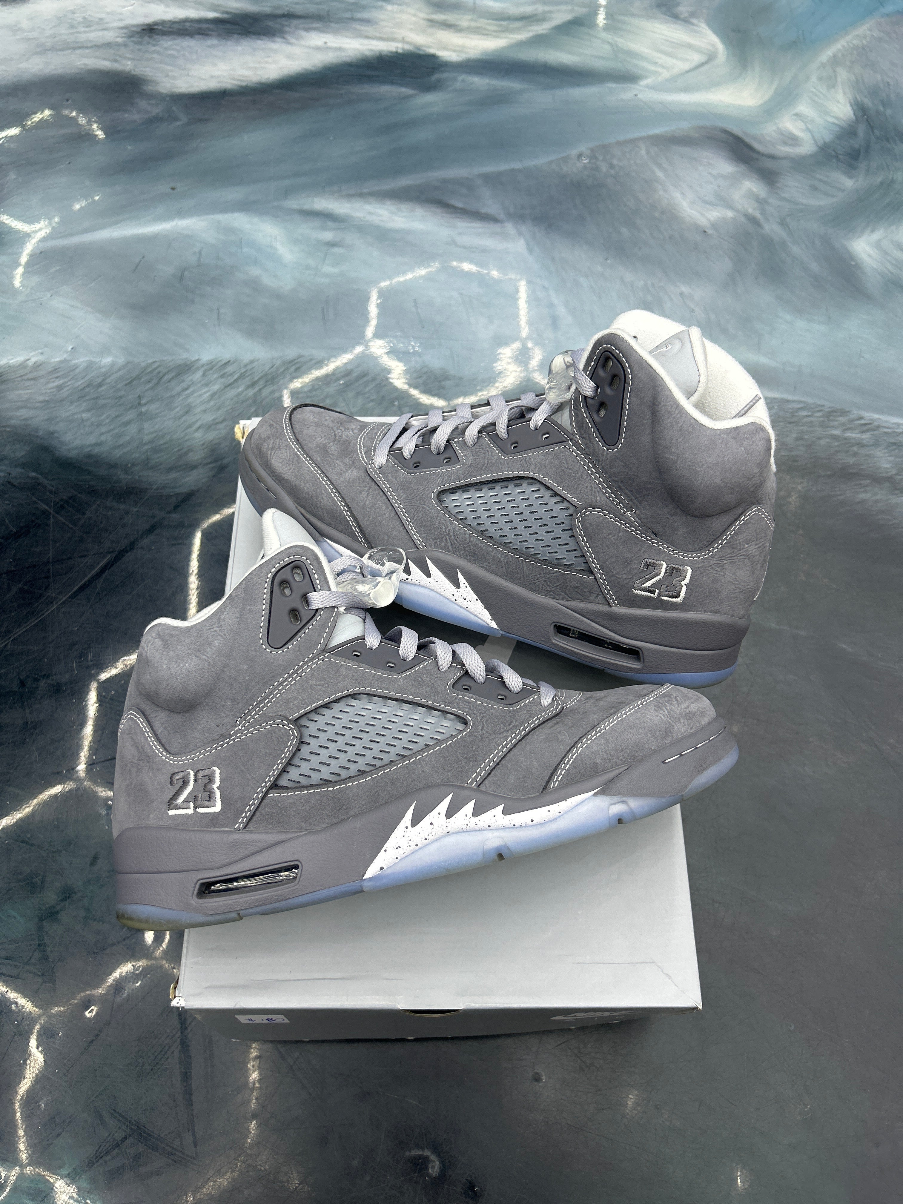 JORDAN 5 RETRO WOLF GREY PRE OWNED SIZE 10