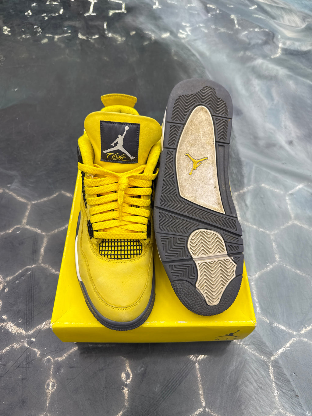 JORDAN 4 RETRO LIGHTNING PRE OWNED SIZE 11
