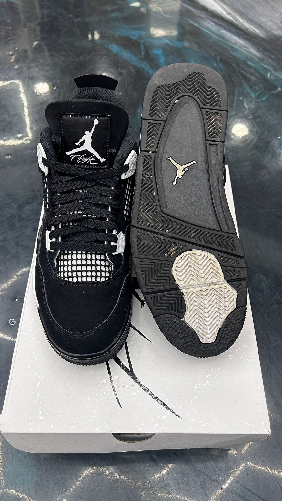 JORDAN 4 RETRO WHITE THUNDER PRE OWNED SIZE 11