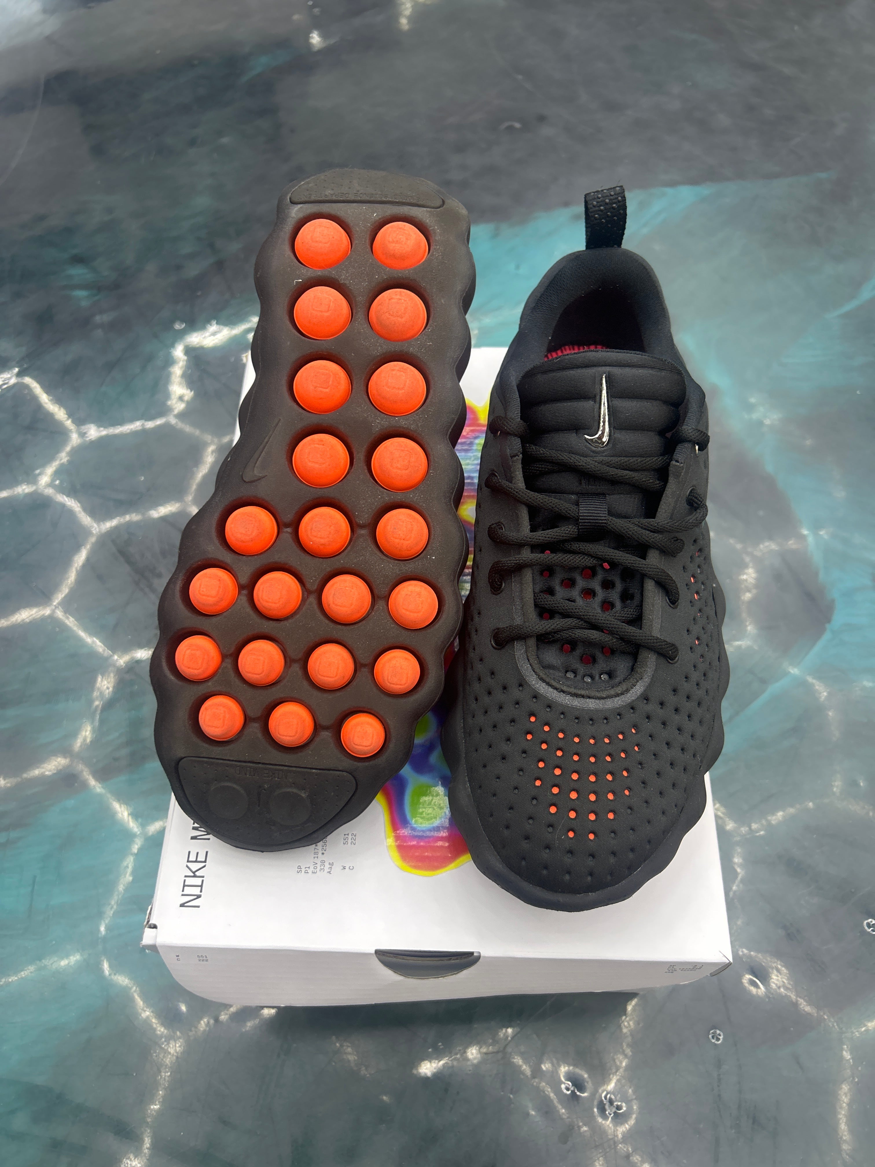 NIKE MIND 002 BLACK HYPER CRIMSON PRE OWNED SIZE 8