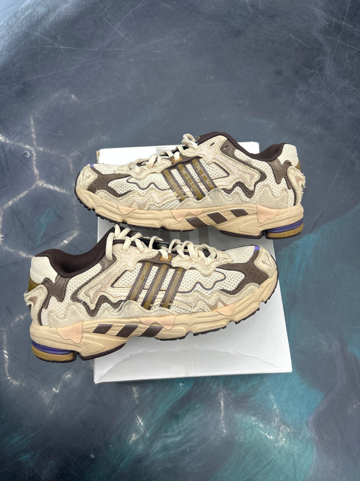 ADIDAS RESPONSE BAD BUNNY CL PASO FINO PRE OWNED SIZE 6