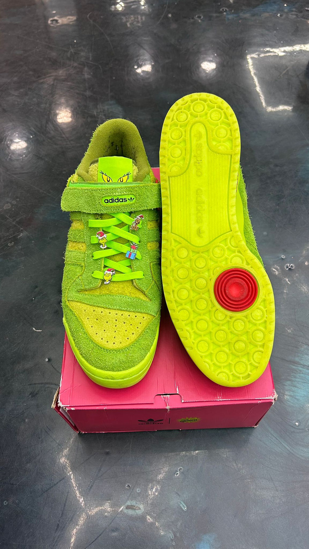 ADIDAS FORUM LOW THE GRINCH PRE OWNED SIZE 13