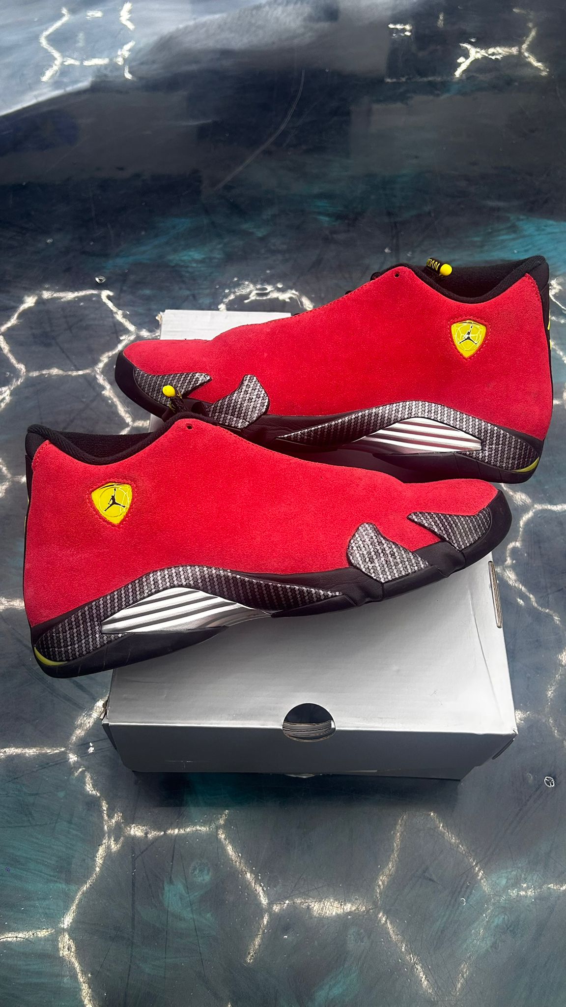 JORDAN 14 RETRO FERRARI PRE OWNED SIZE 11