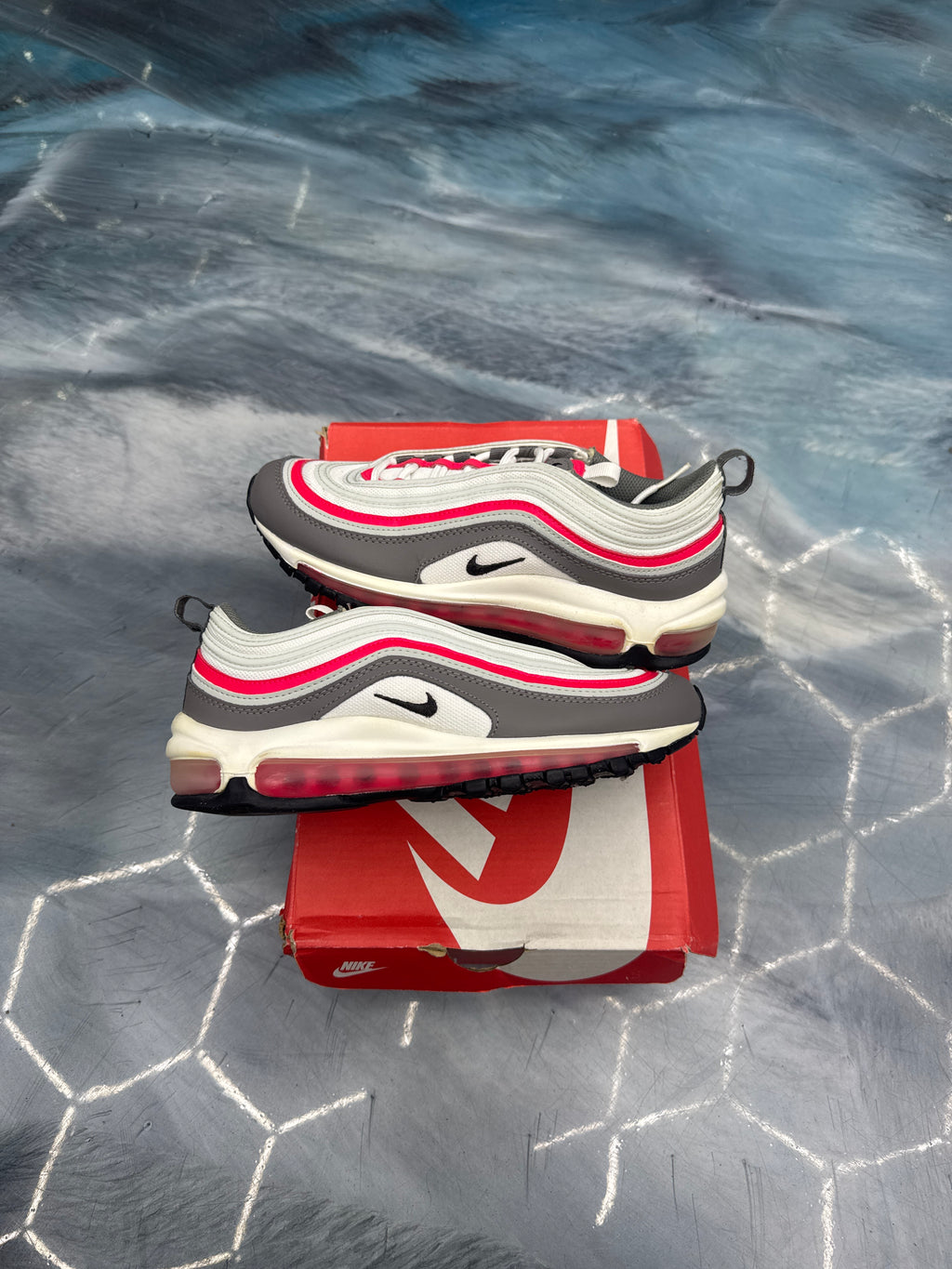 NIKE AIR MAX 97 PRE OWNED SIZE 6Y