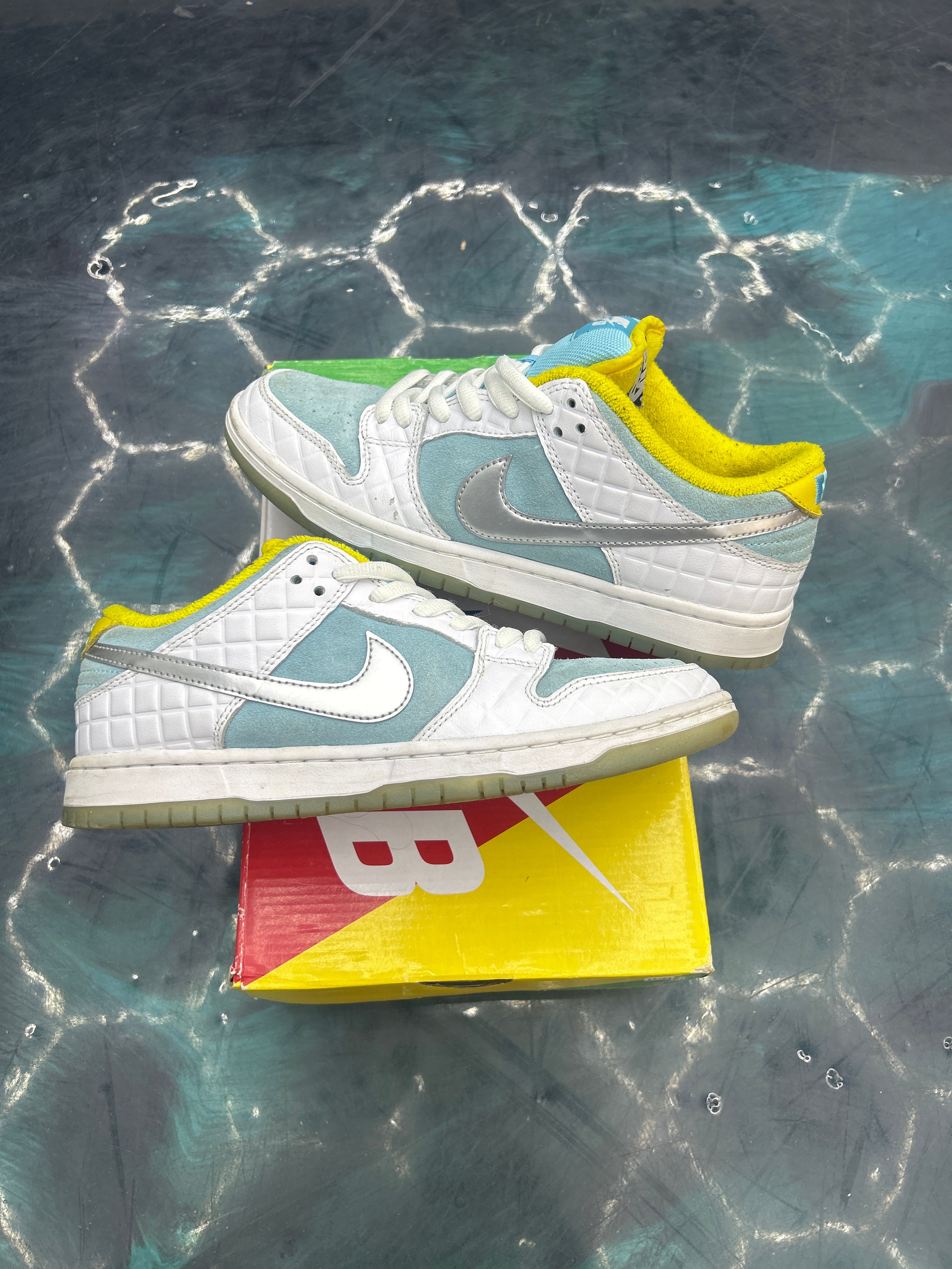 NIKE SB DUNK LOW FTC LAGOON PULSE PRE OWNED SIZE 8