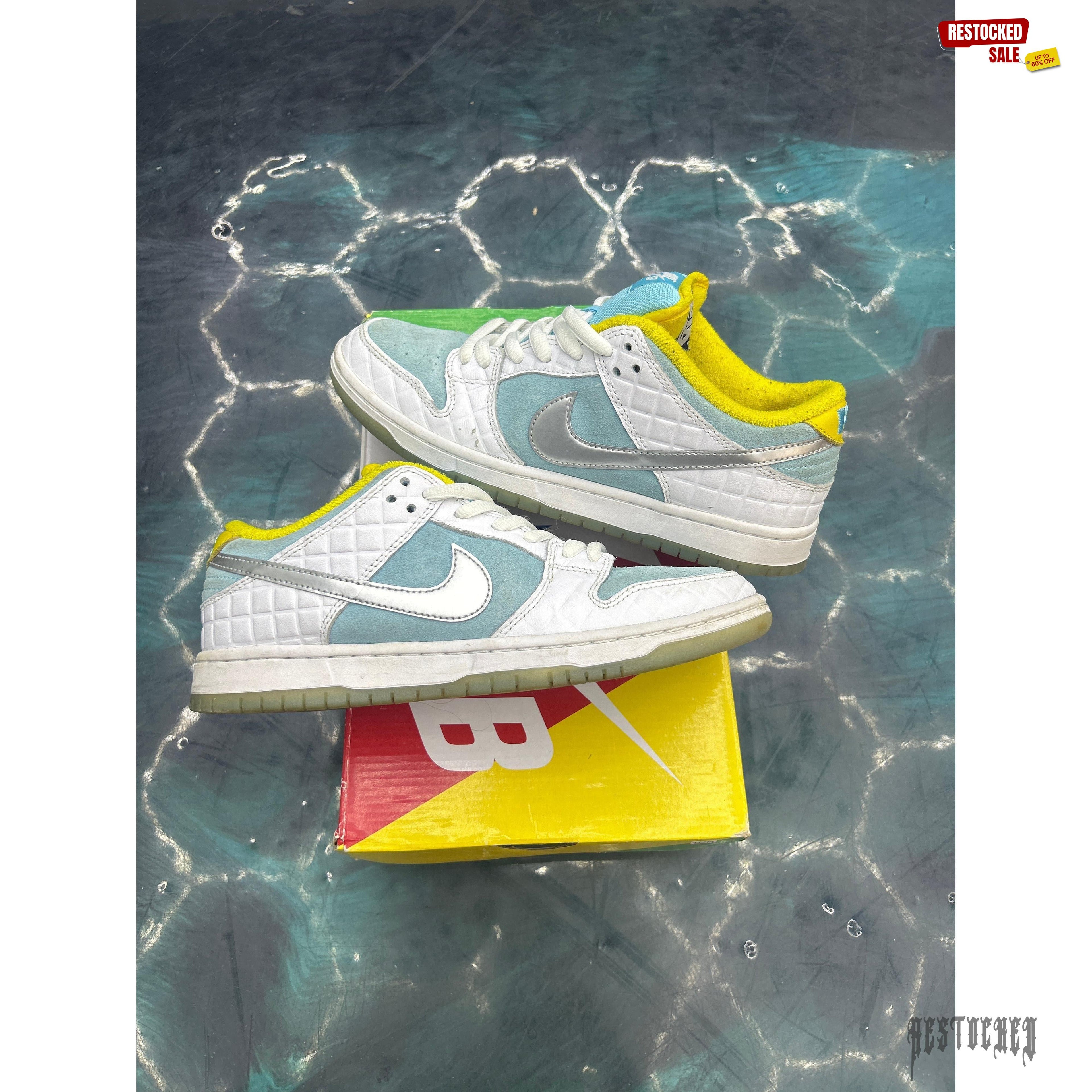 NIKE SB DUNK LOW FTC LAGOON PULSE PRE OWNED SIZE 8
