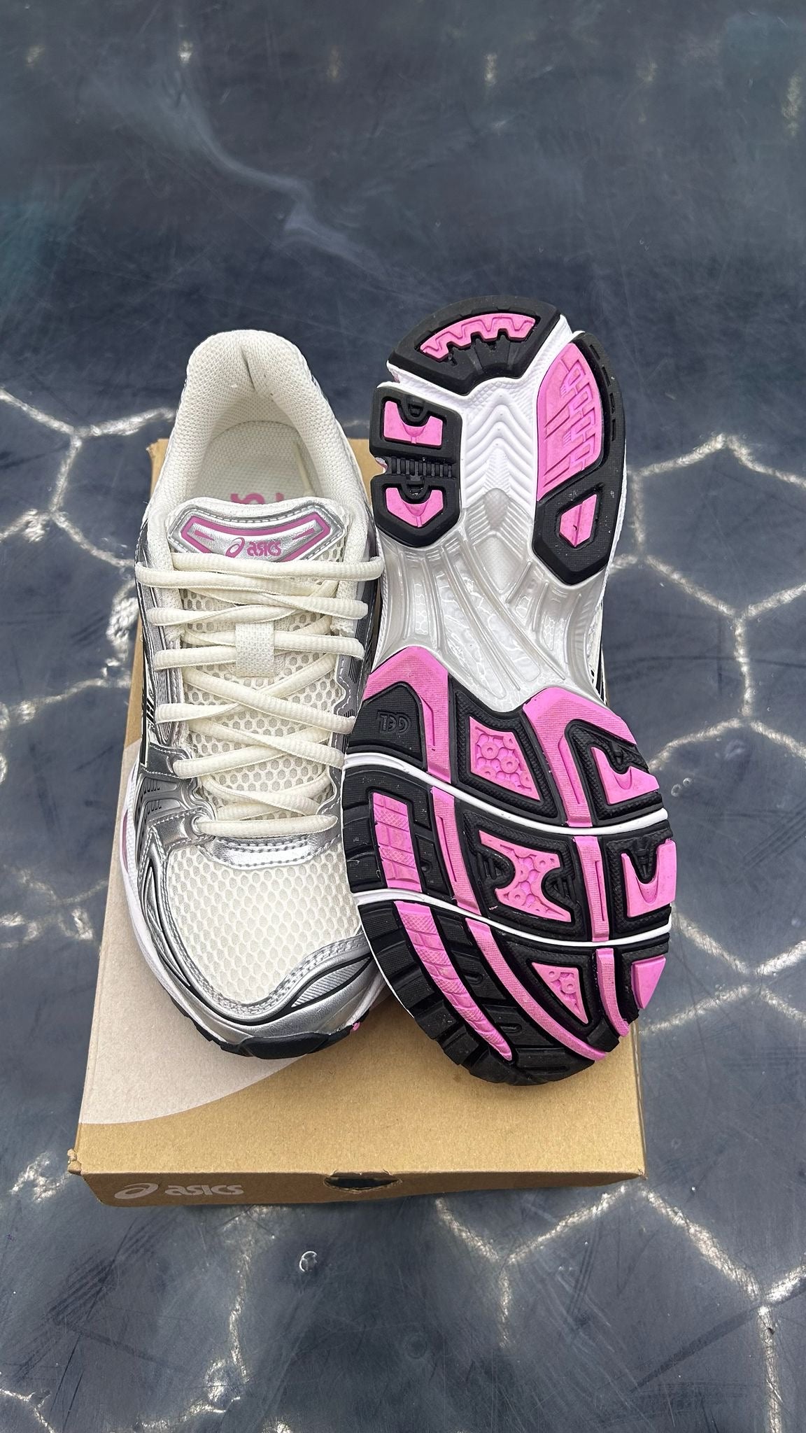 ASICS GEL KAYANO 14 CREAM SWEET PINK PRE OWNED SIZE 6