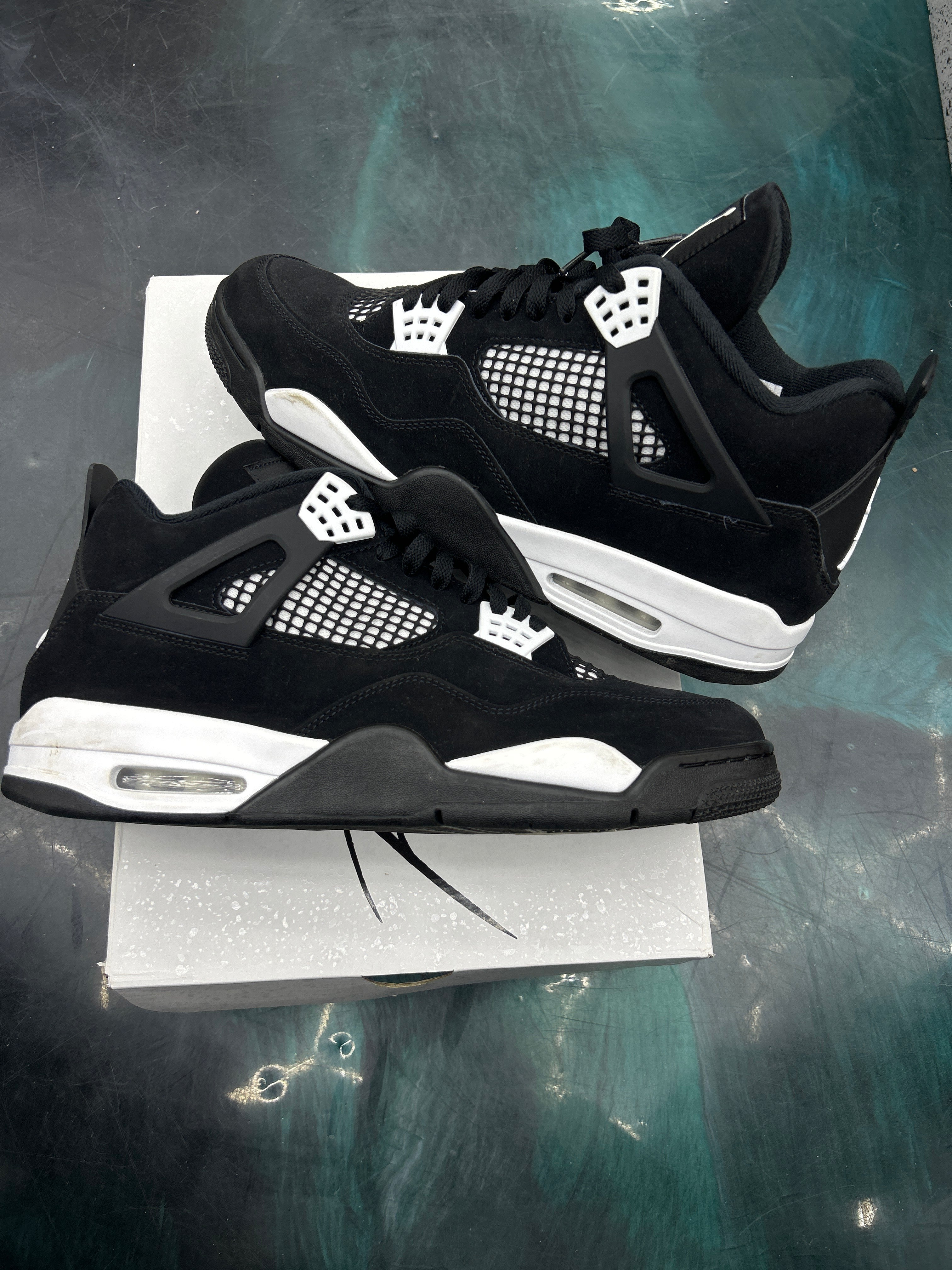 JORDAN 4 RETRO WHITE THUNDER SIZE 13