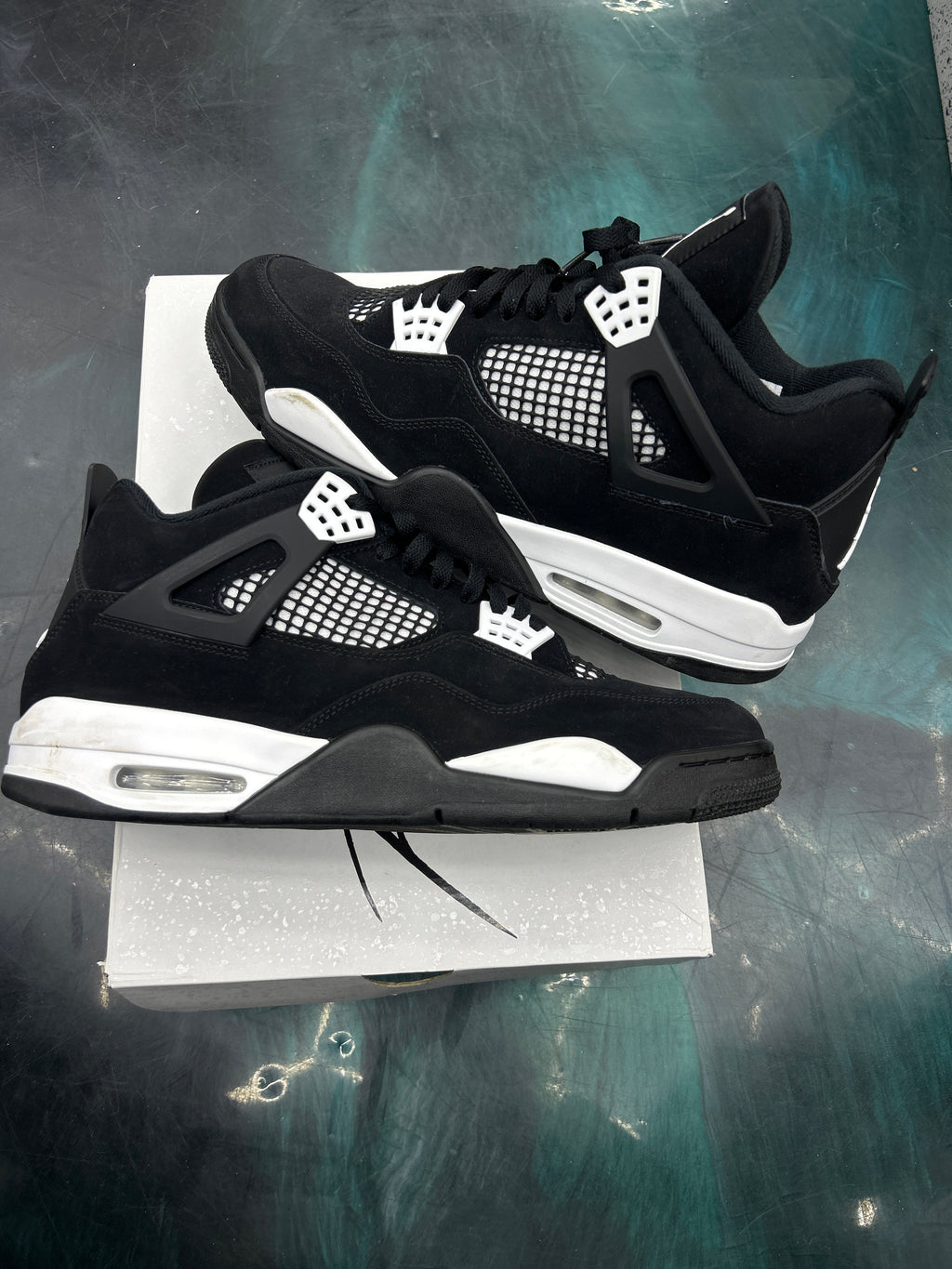 JORDAN 4 RETRO WHITE THUNDER SIZE 13