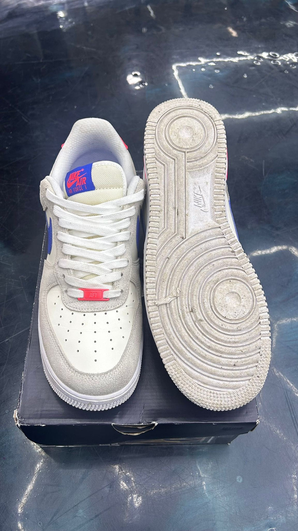 NIKE AIR FORCE 1 LOW 07 LV8 COCONUT MILK HYPER ROYAL PRE OWNED SIZE 11.5