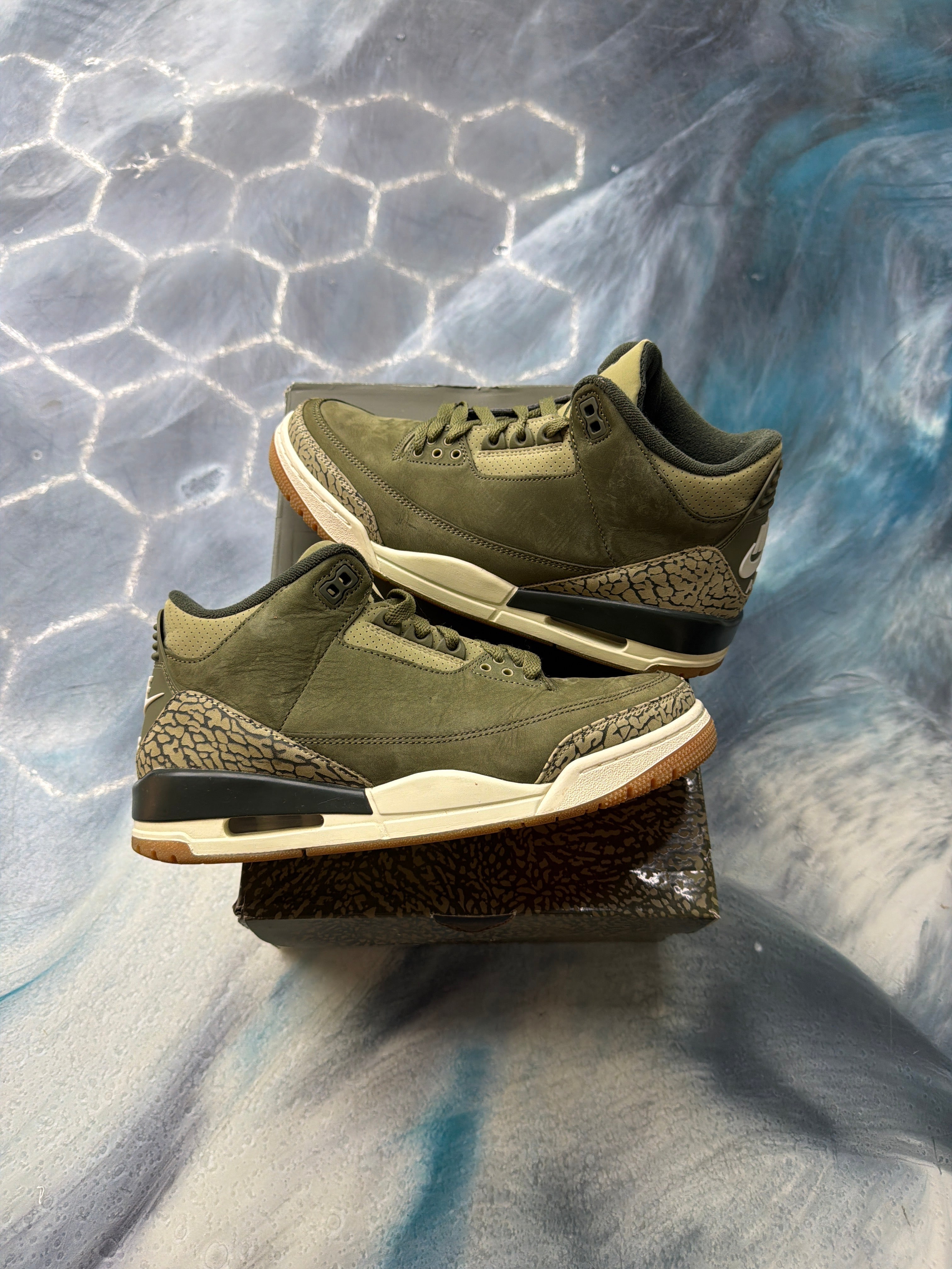 JORDAN 3 RETRO FAMILY AFFAIR PRE OWNED SIZE 8