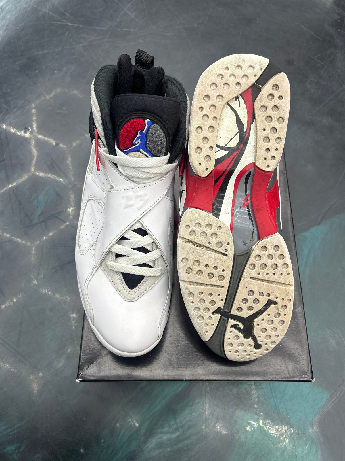 JORDAN 8 RETRO WHITE TRUE RED (2025) SIZE 8.5 PRE OWNED