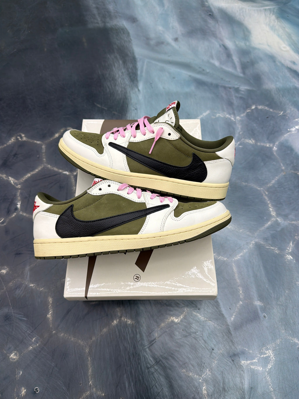 JORDAN 1 RETRO LOW OG SP TRAVIS SCOTT MEDIUM OLIVE PRE OWNED SIZE 11