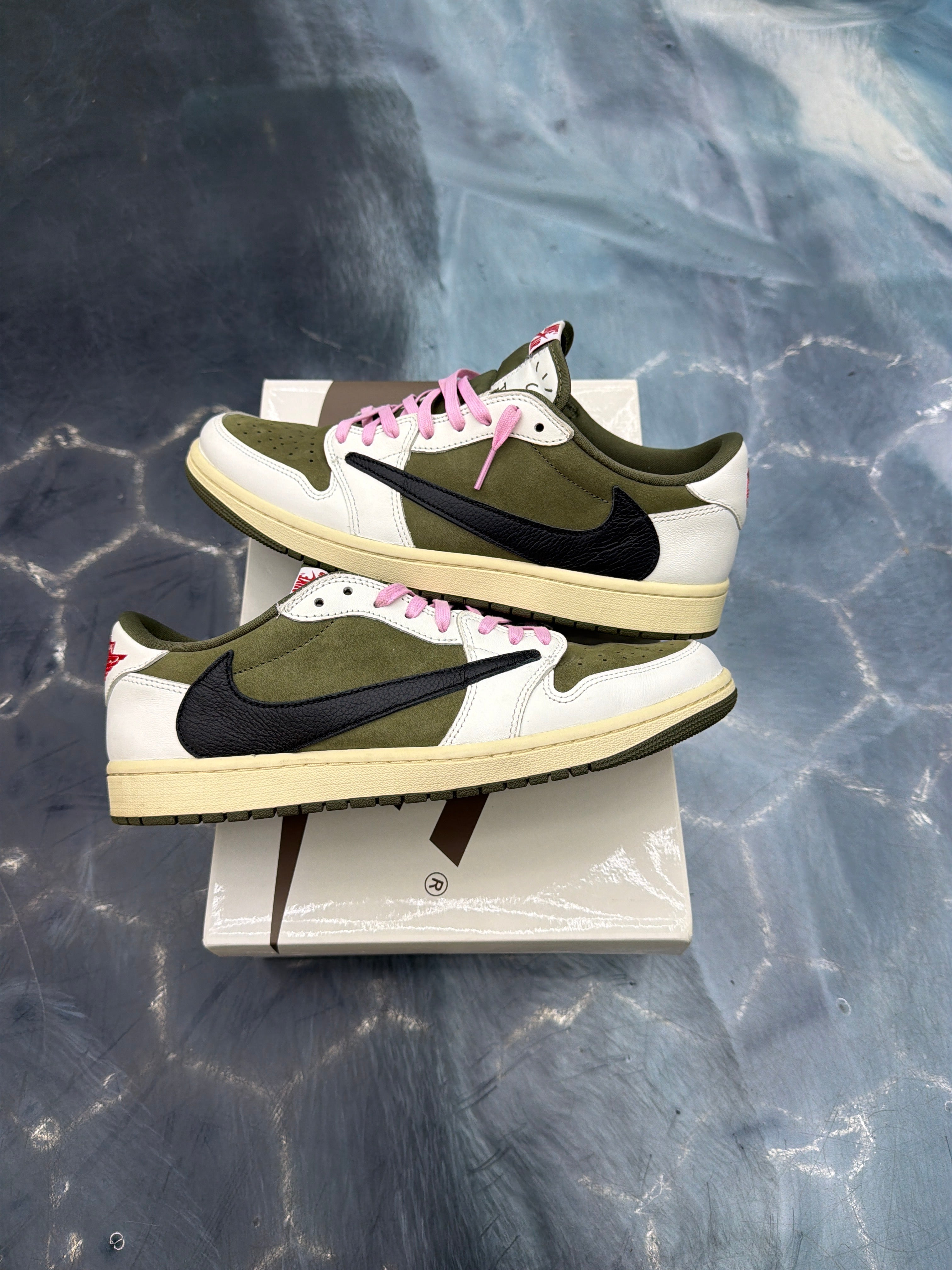 JORDAN 1 RETRO LOW OG SP TRAVIS SCOTT MEDIUM OLIVE PRE OWNED SIZE 11