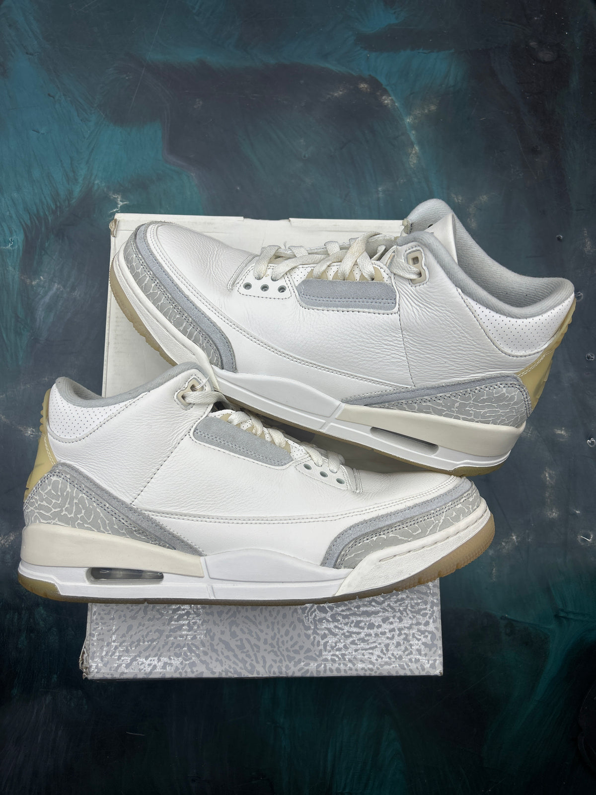 JORDAN 3 RETRO CRAFT IVORY PRE OWNED SIZE 11.5