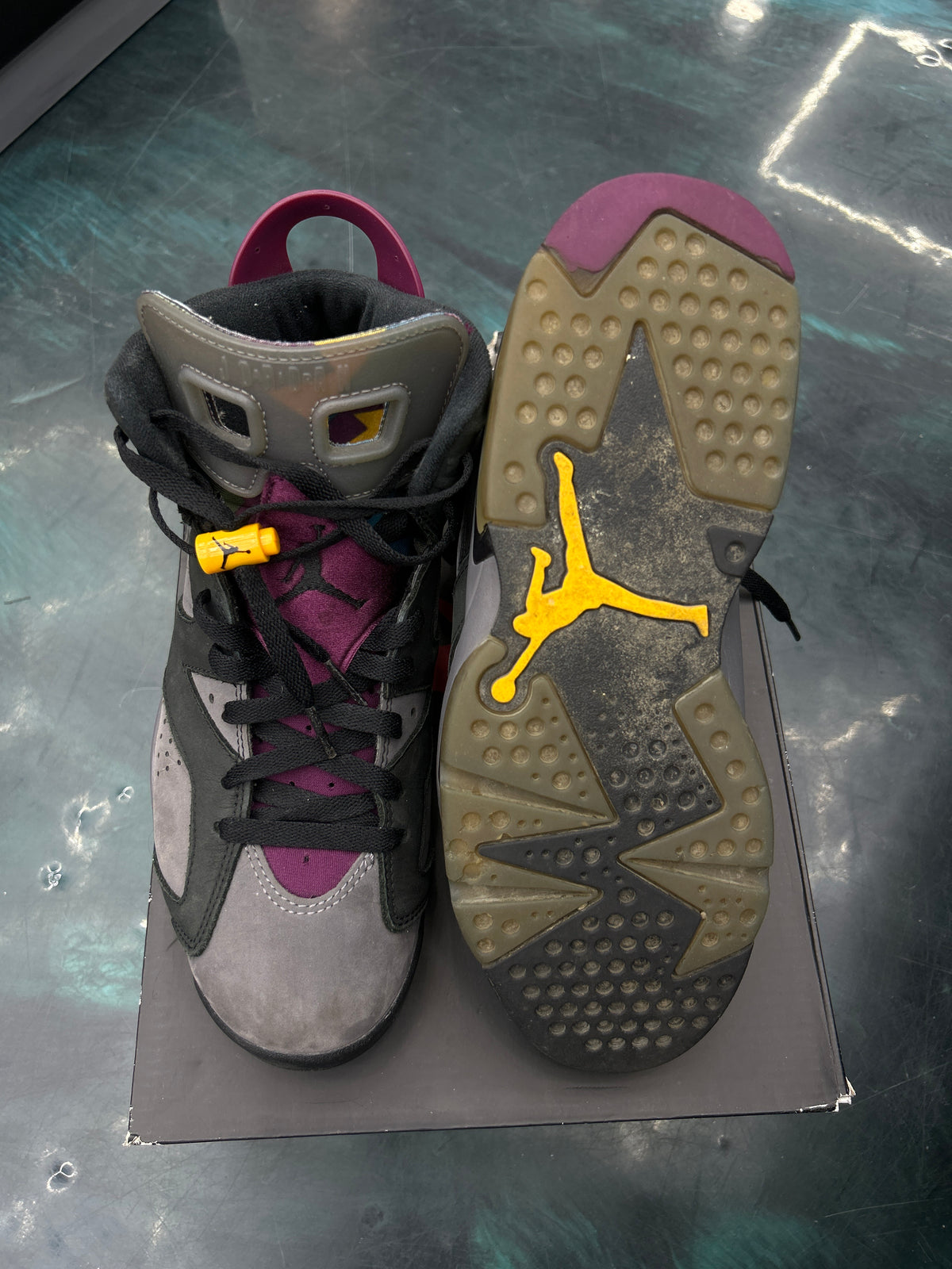 JORDAN 6 RETRO BORDEAUX PRE OWNED SIZE 8.5