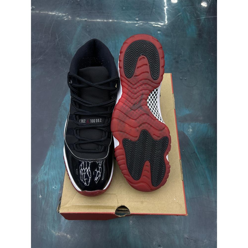 JORDAN 11 RETRO PLAYOFF BRED PRE OWNED SIZE 13