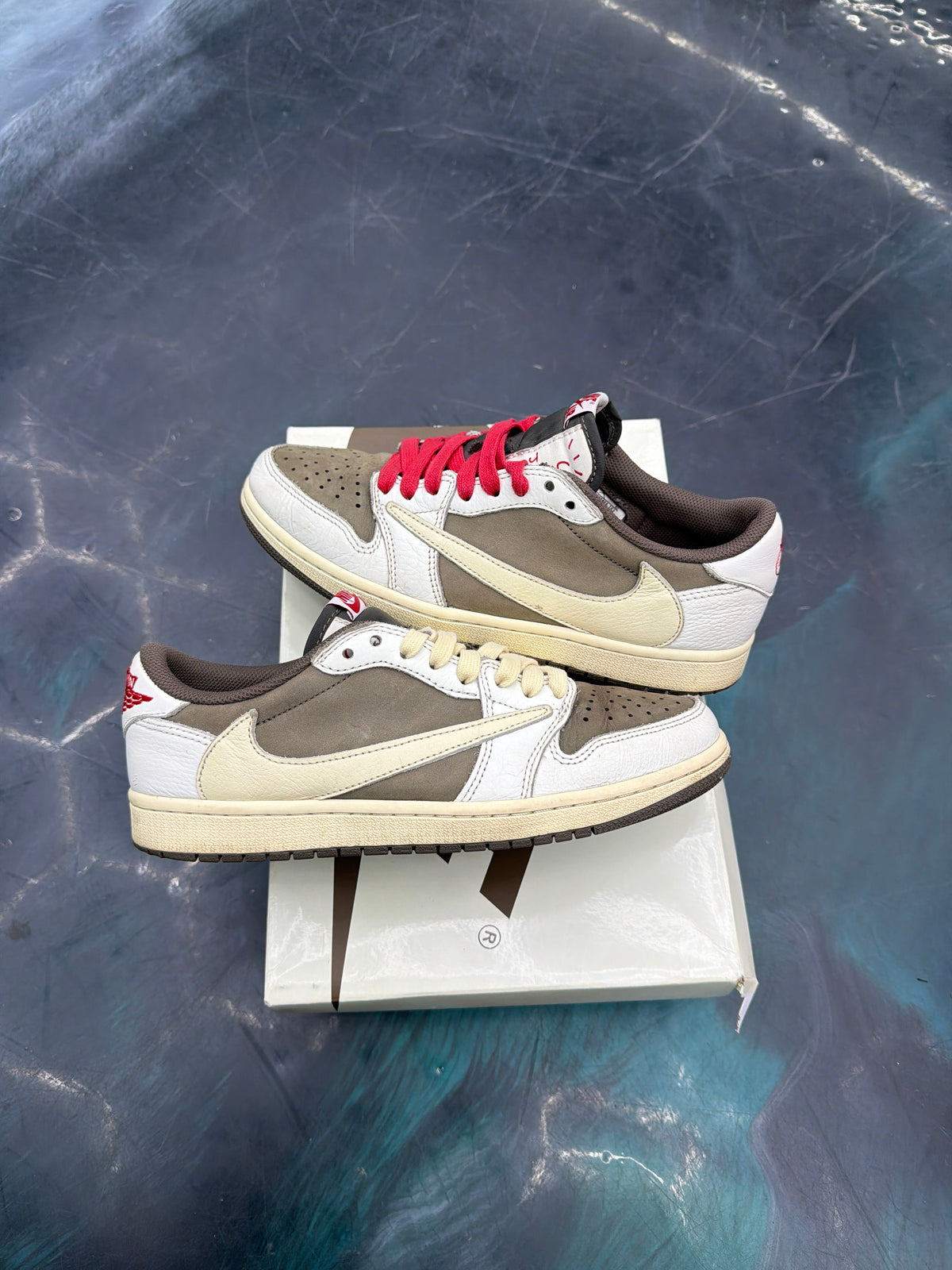JORDAN 1 RETRO LOW OG SP TRAVIS SCOTT REVERSE MOCHA PRE OWNED SIZE 8