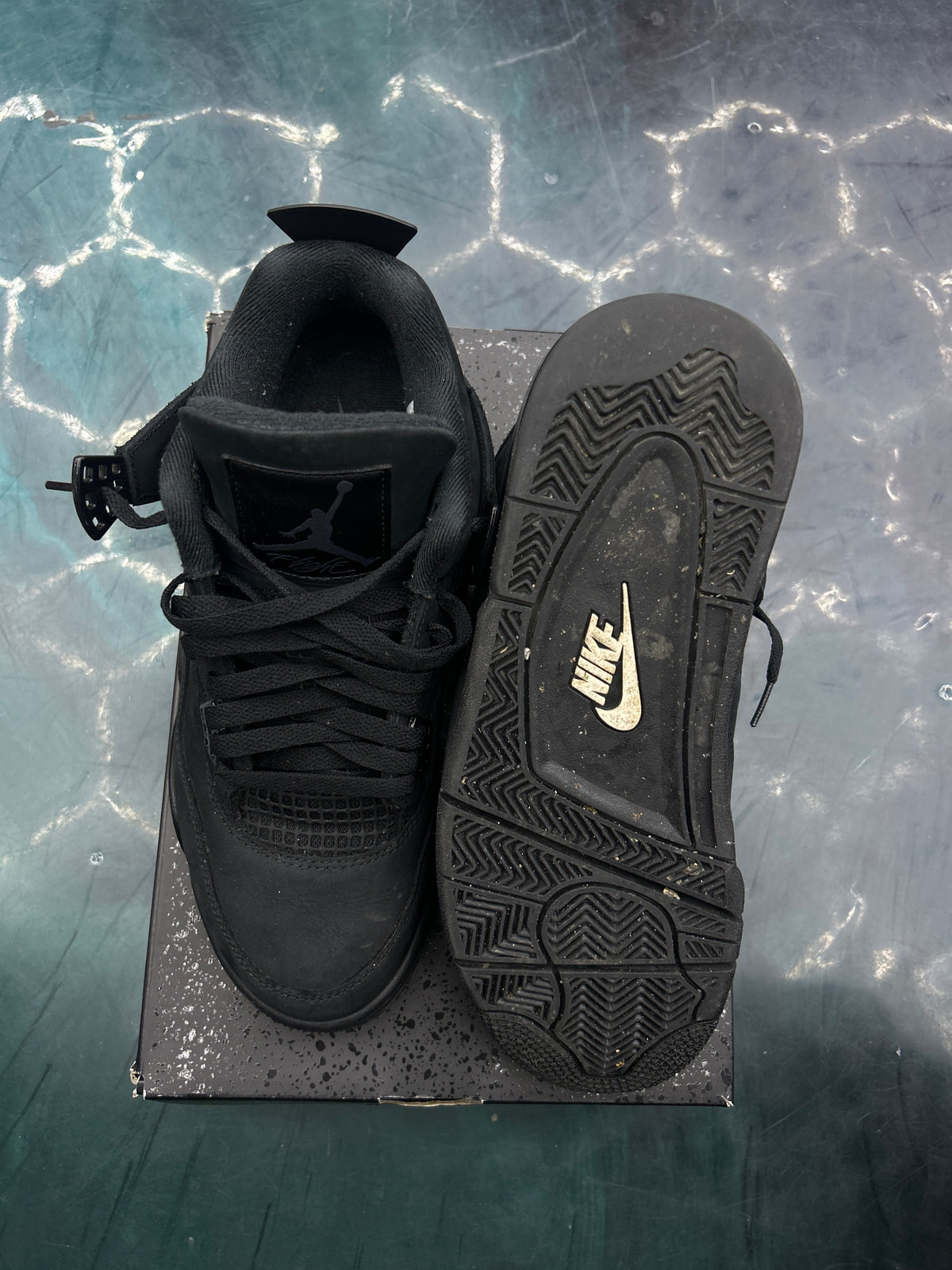 JORDAN 4 RETRO BLACK CAT (2025) PRE OWNED SIZE 9
