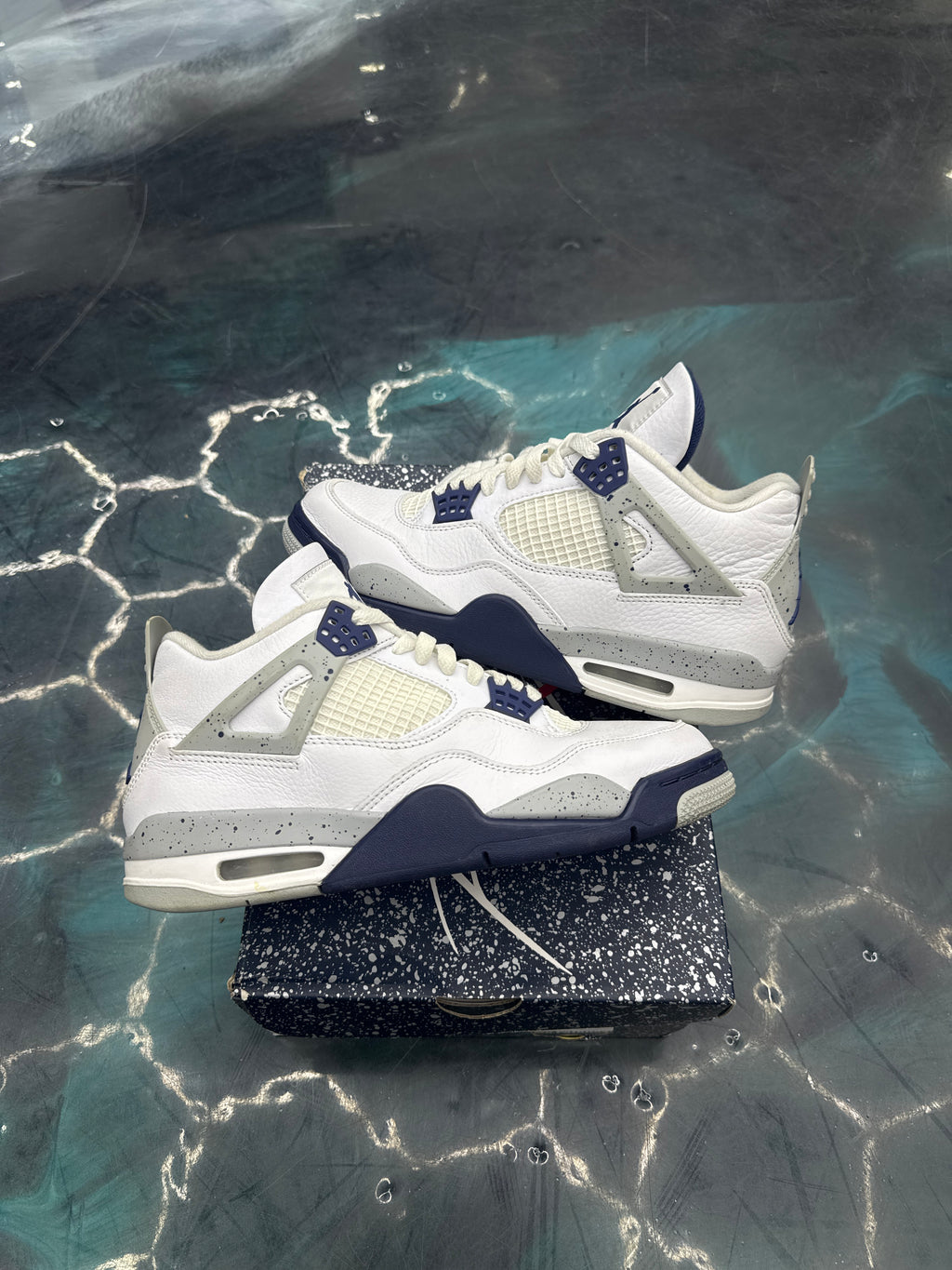 JORDAN 4 RETRO MIDNIGHT NAVY PRE OWNED SIZE 9