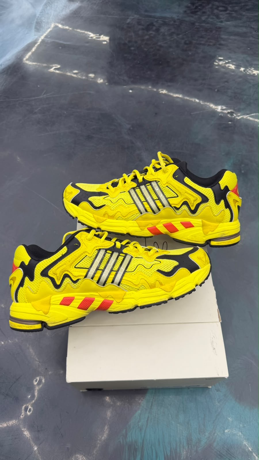 ADIDAS RESPONSE CL BAD BUNNY YELLOW PRE OWNED SIZE 11.5
