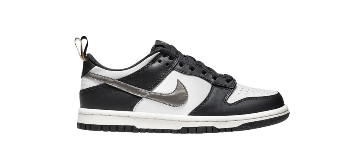 NIKE DUNK LOW BLACK WHITE METALLIC (GS)