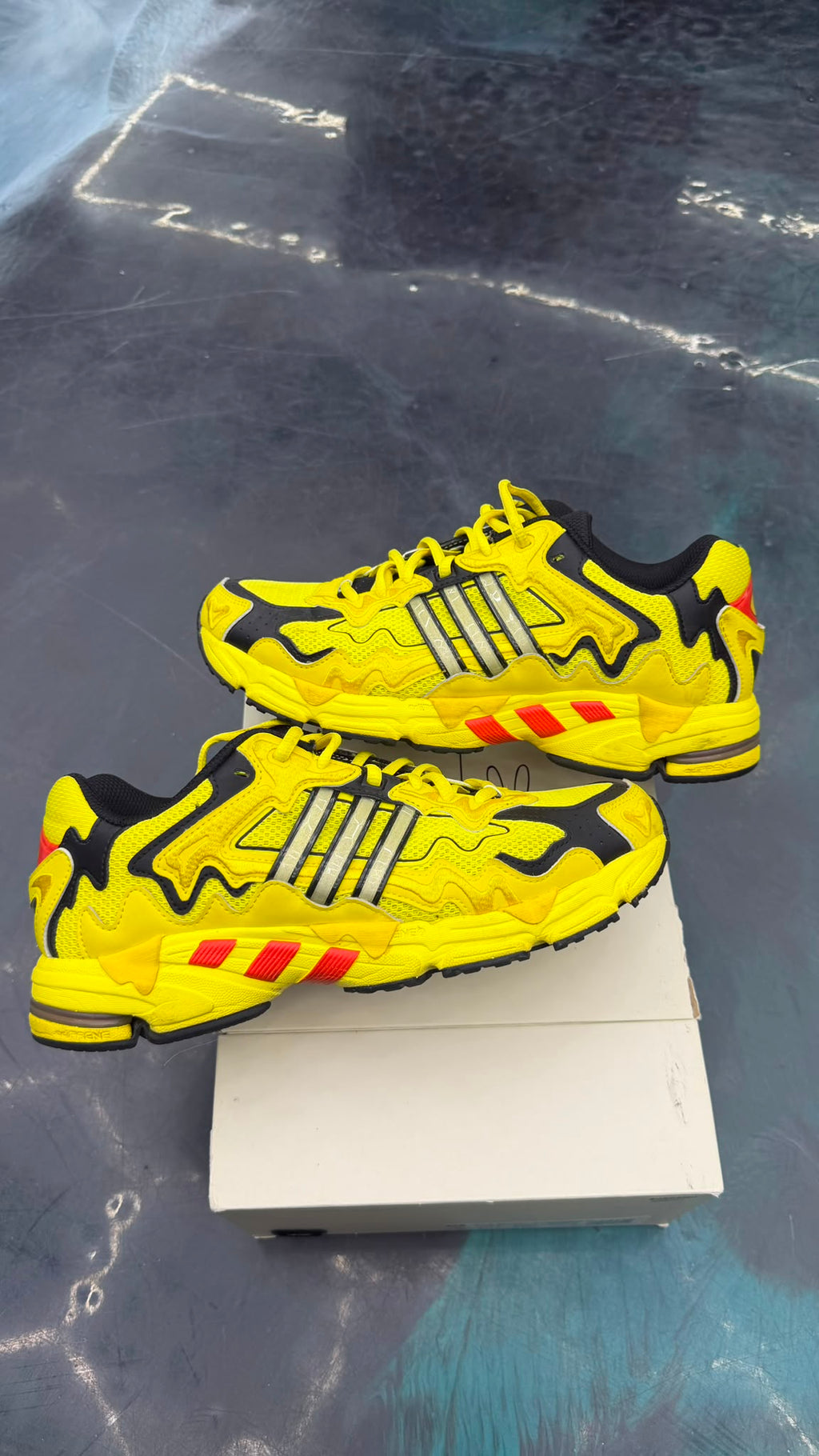 ADIDAS RESPONSE BAD BUNNY YELLOW PRE OWNED SIZE 9