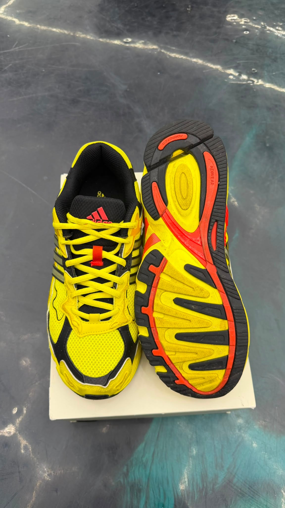 ADIDAS RESPONSE BAD BUNNY YELLOW PRE OWNED SIZE 9
