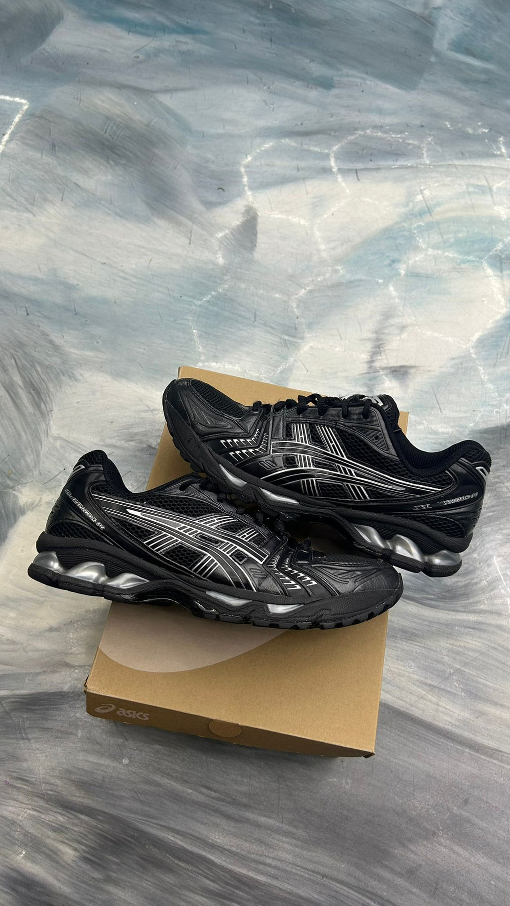 ASICS GEL KAYANO BLACK PURE SILVER PRE OWNED SIZE 10.5